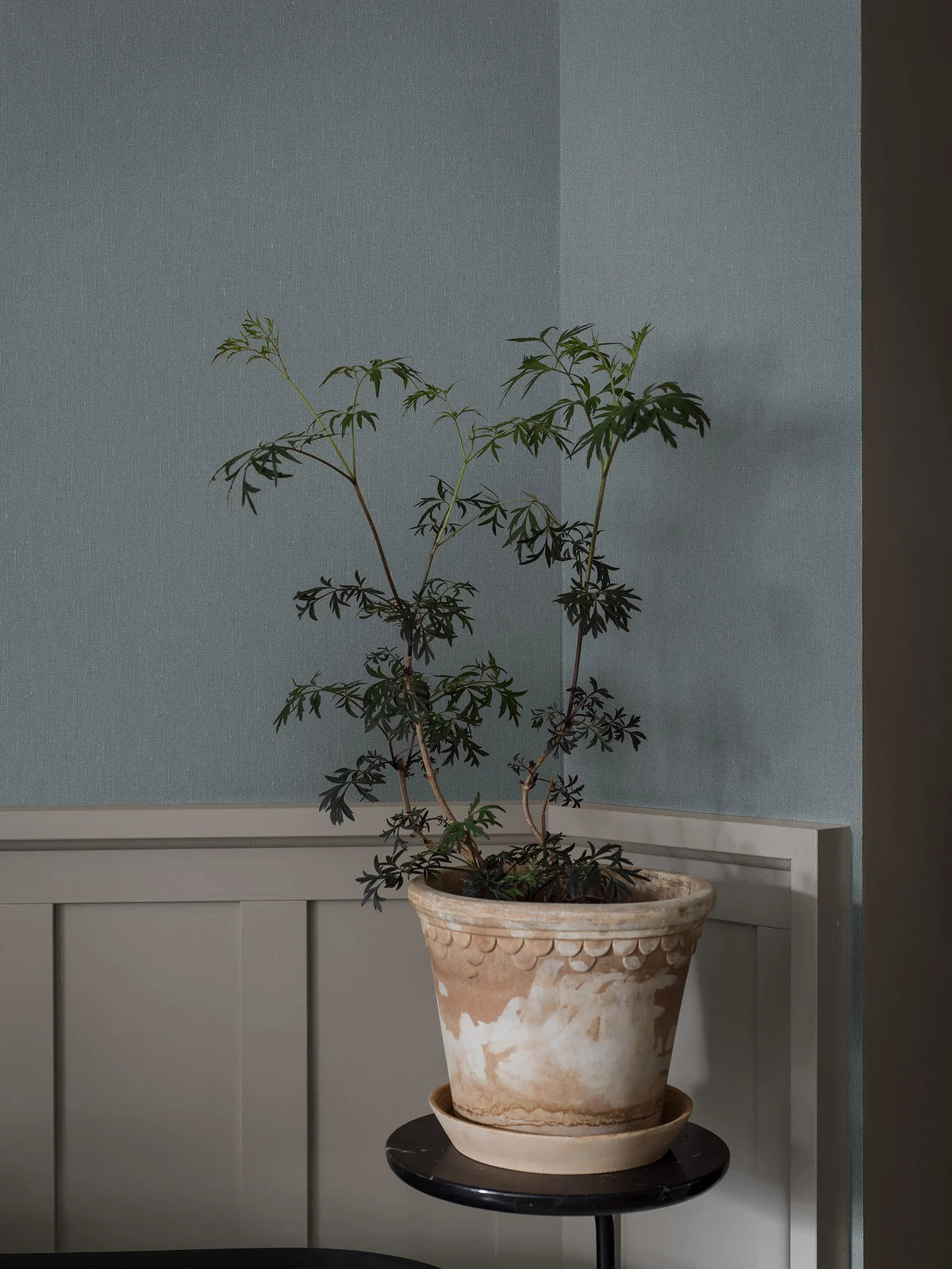 Tapeta strukturalna imitująca len LINEN - DUSTY DENIM zgaszony niebieski