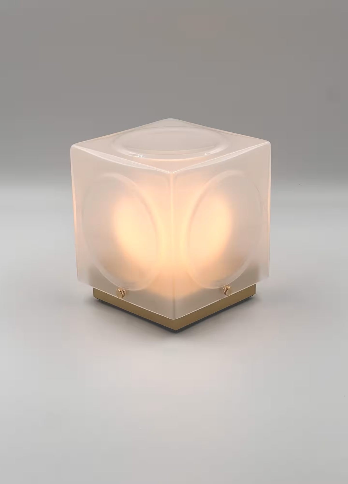 Lampa przenośna CHANT matowy klosz ze złotą podstawą