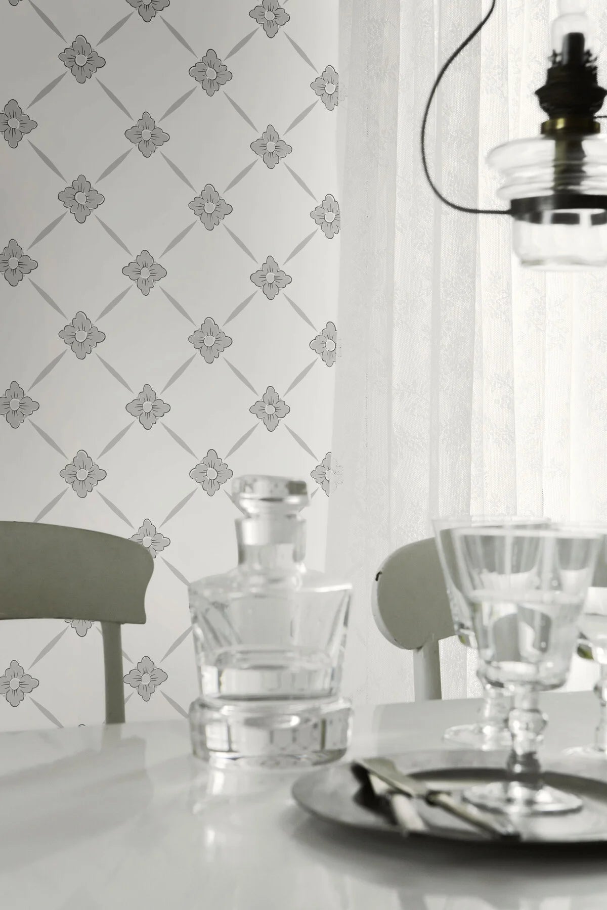 Tapeta flizelinowa papierowa z roślinnym wzorem LINNÉ ciepły biały z szarobeżowym