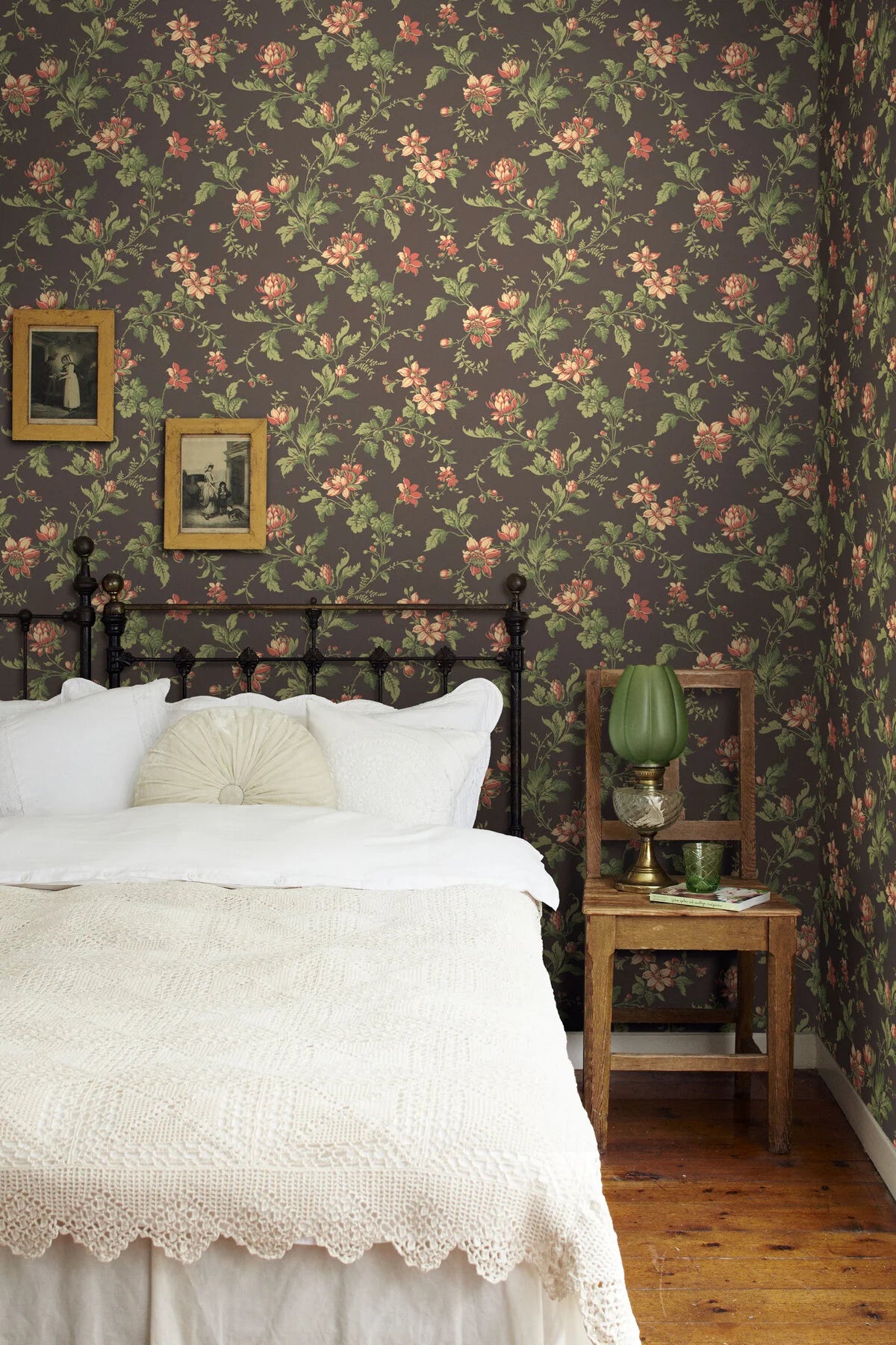 Tapeta flizelinowa papierowa z roślinnym wzorem BLOMSLINGA brązowy