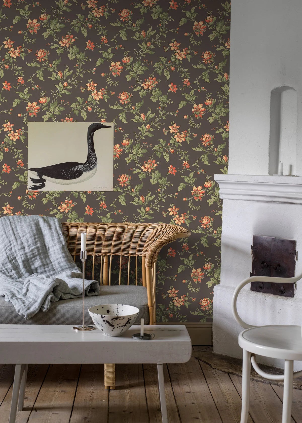 Tapeta flizelinowa papierowa z roślinnym wzorem BLOMSLINGA brązowy