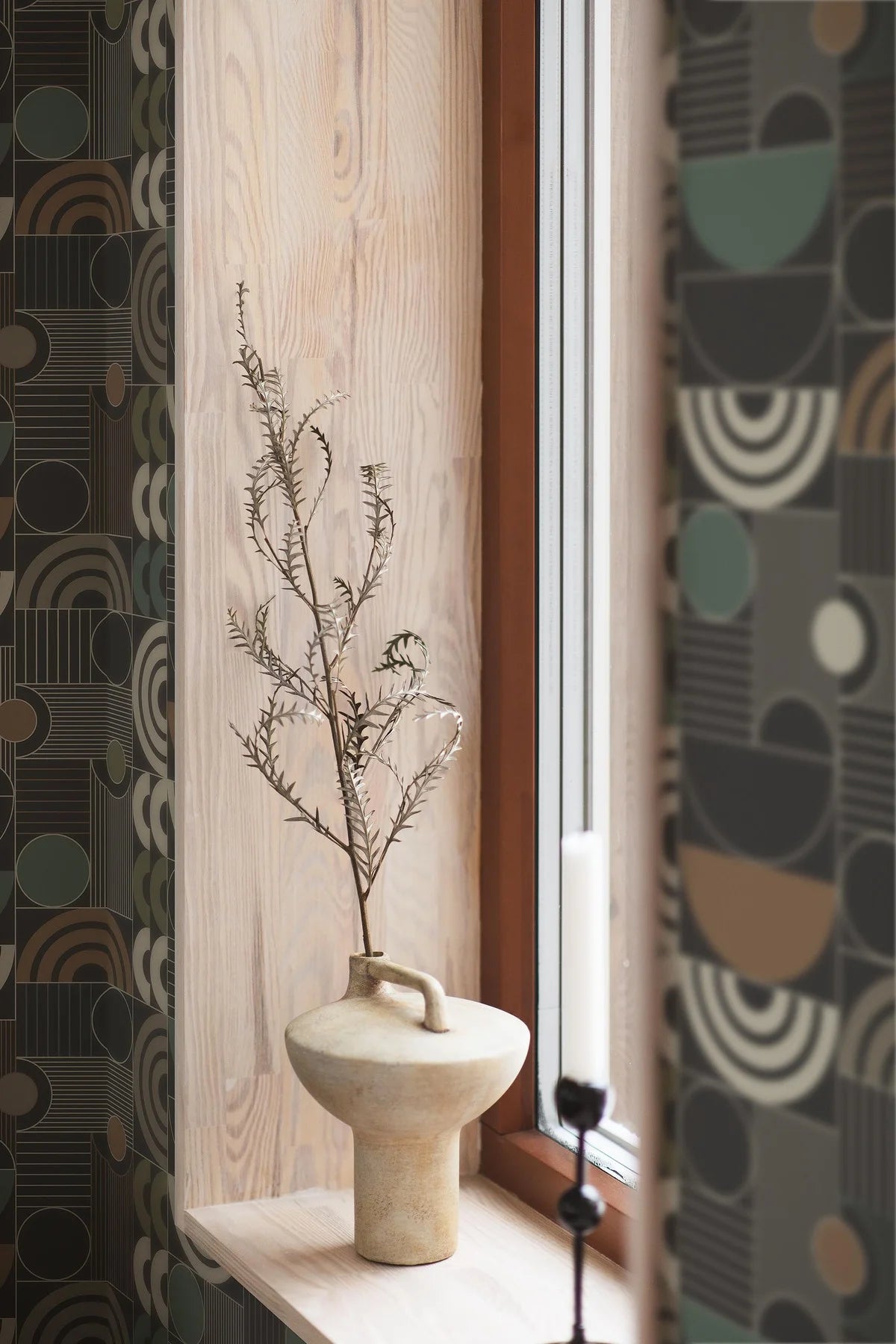 Non-woven paper wallpaper with geometric pattern COSMOPOLITAN black