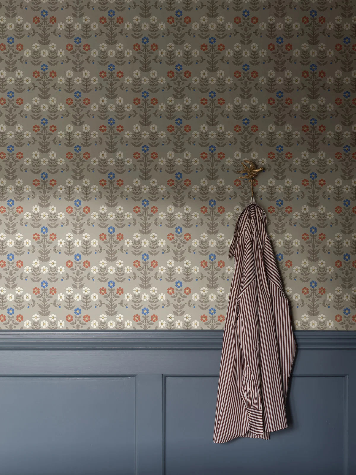 SIPPOR Brown Floral Plant Motif Wallpaper with Red