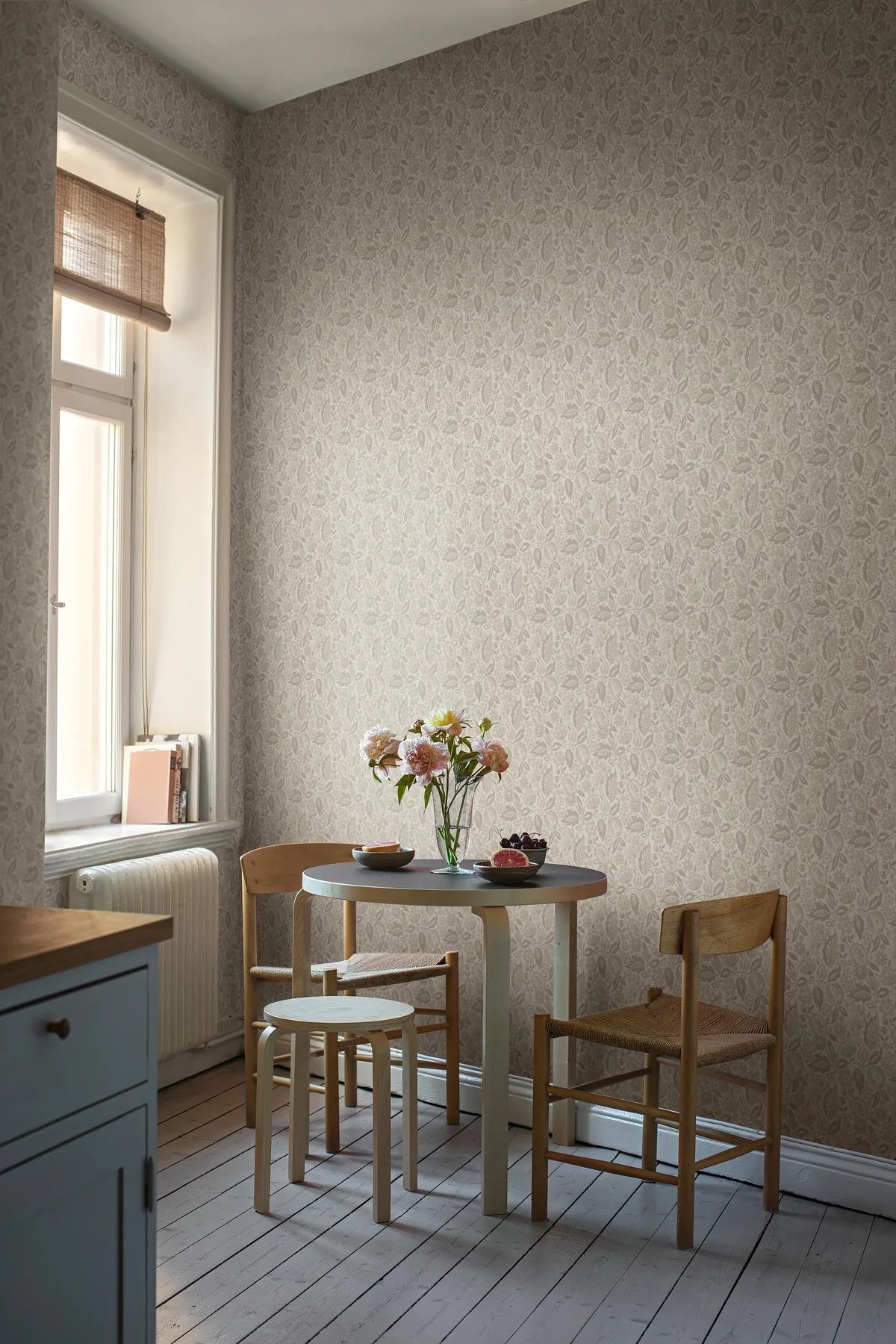 Tapete mit pflanzlichem Blumenmotiv ELISE beige