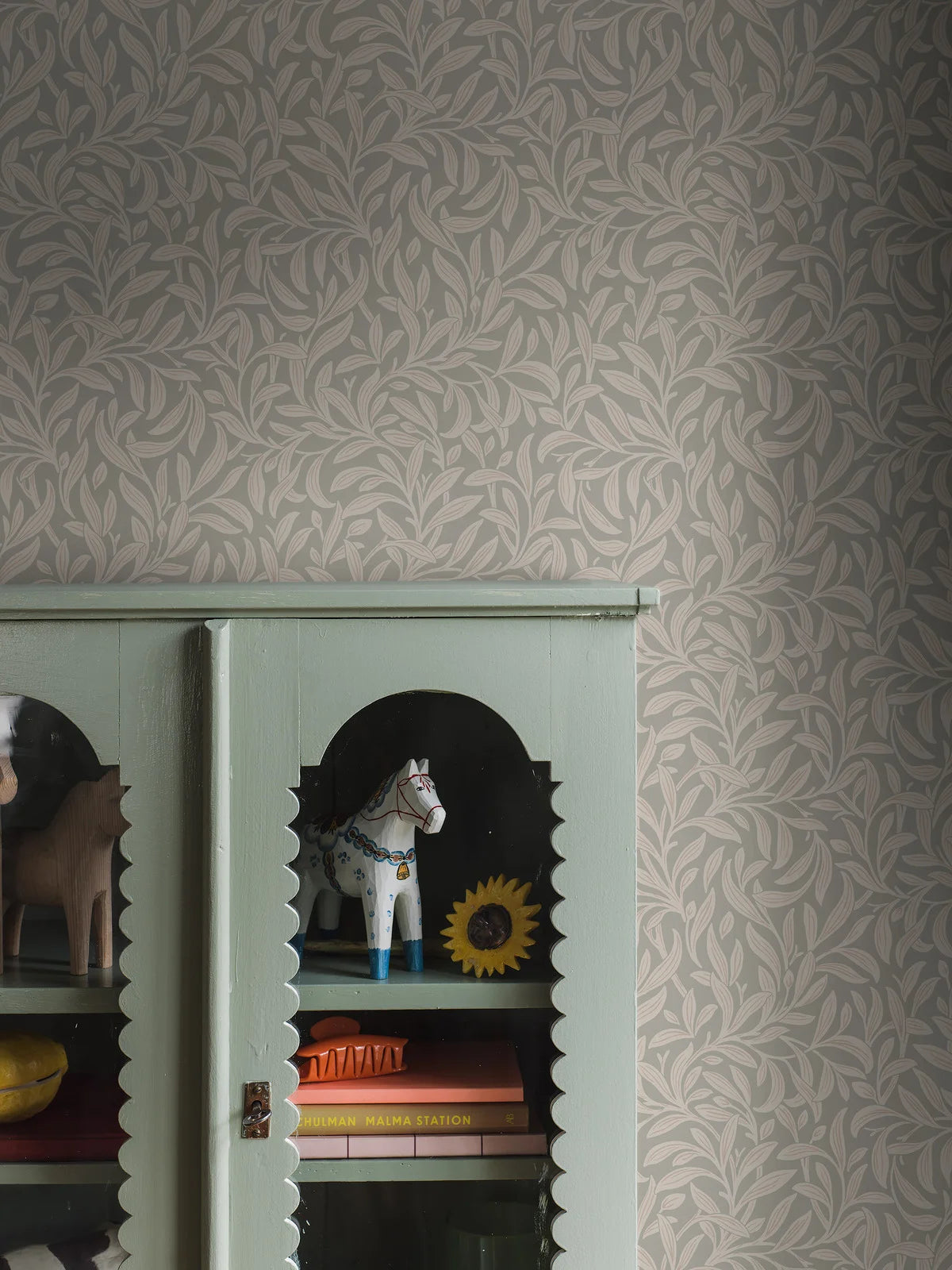 VINTERGRONA Green and Beige Leaf Patterned Wallpaper