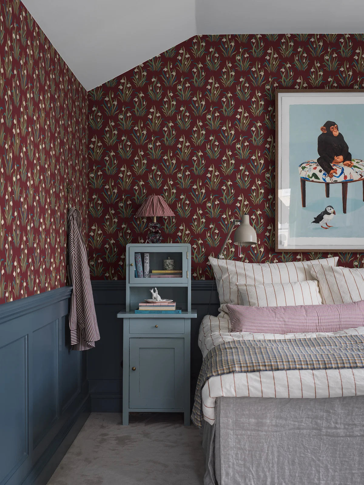 SNODROPPE Red and Blue Floral Pattern Wallpaper
