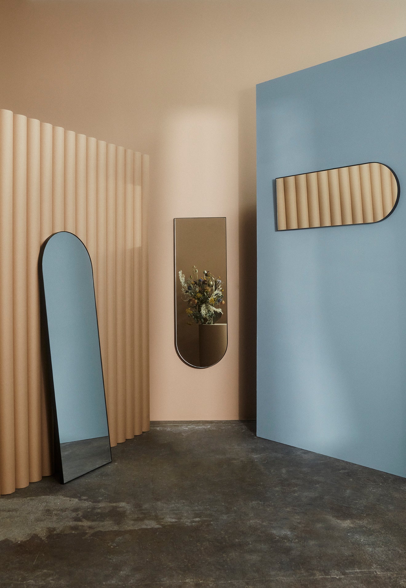 ARCUS Mirror Black Frame