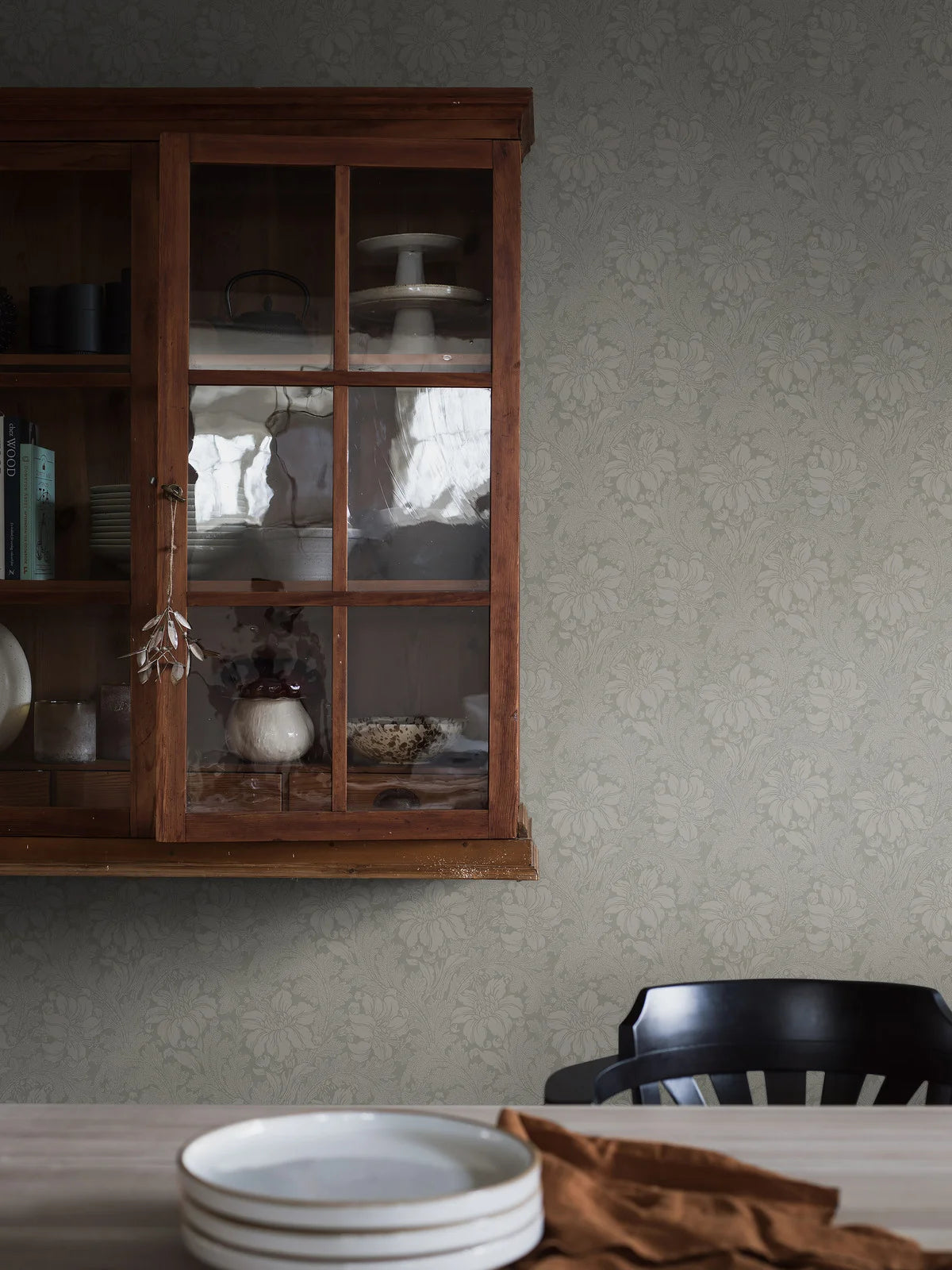 Tapeta flizelinowa papierowa z roślinnym wzorem ACANTHUS jasny zielony