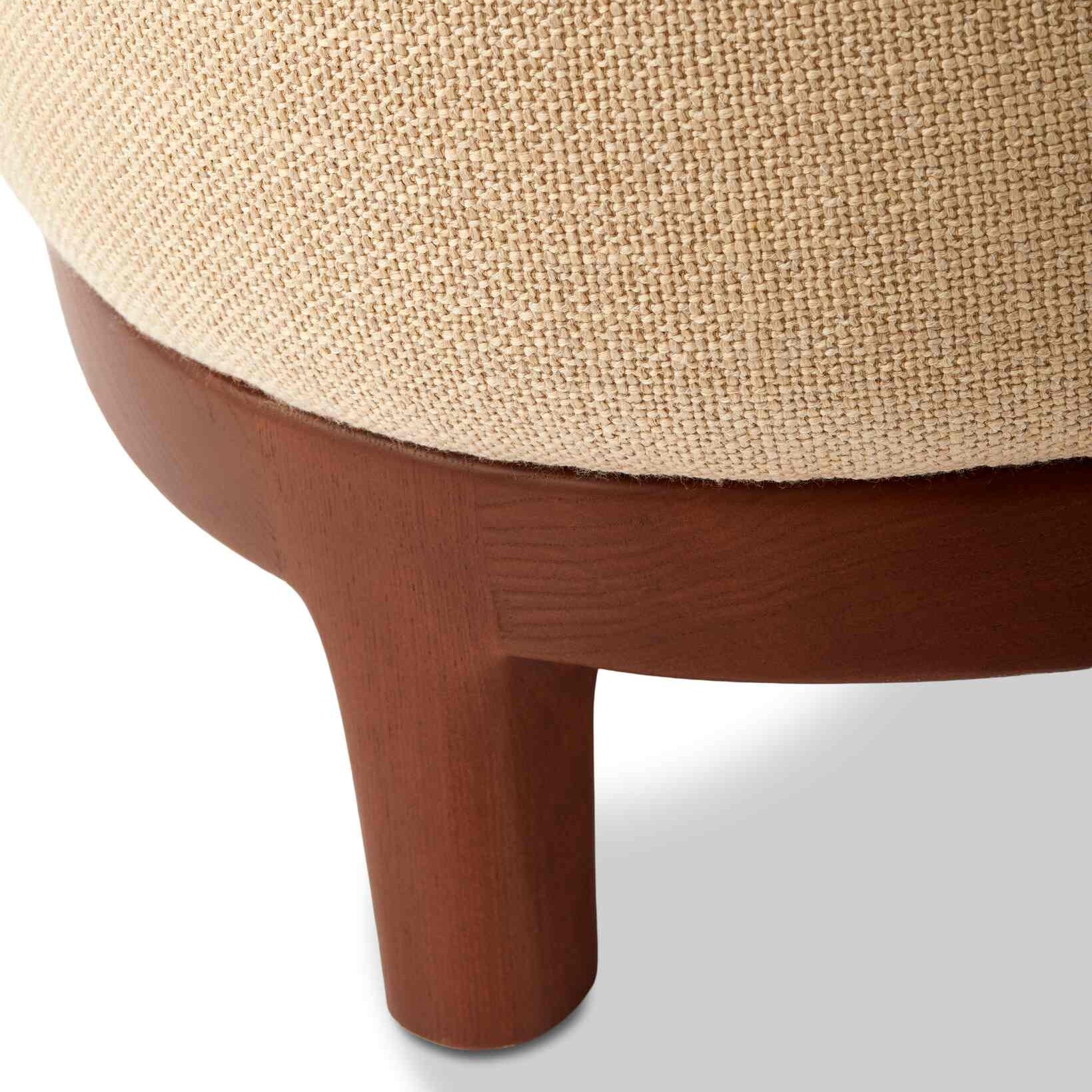 Fotel FIZZ beżowy z drewnianą podstawą