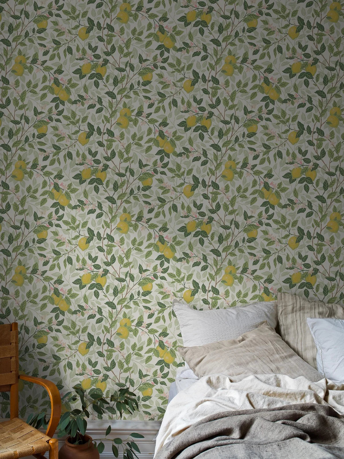 Tapeta flizelinowa papierowa z roślinnym wzorem CITRONTRÄD biały z zielonym