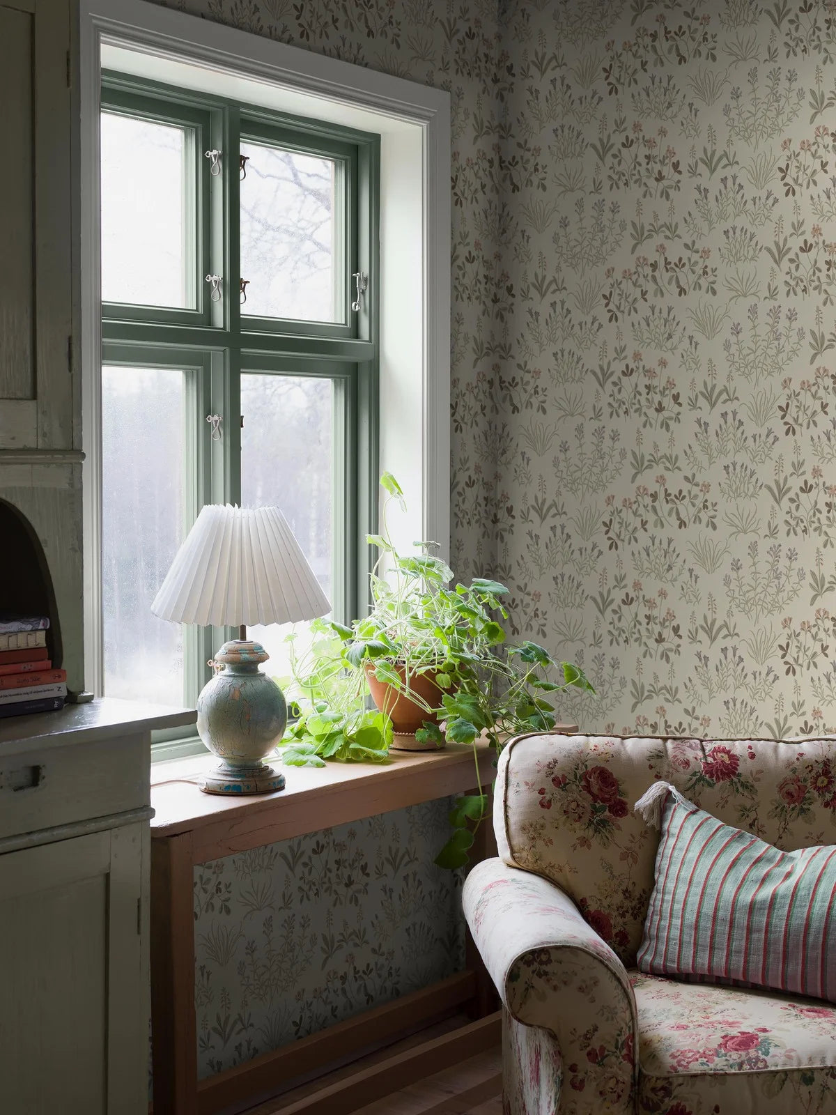 Tapeta z motywem roślinnym kwiatów NORAS ANG beżowy z brązowym