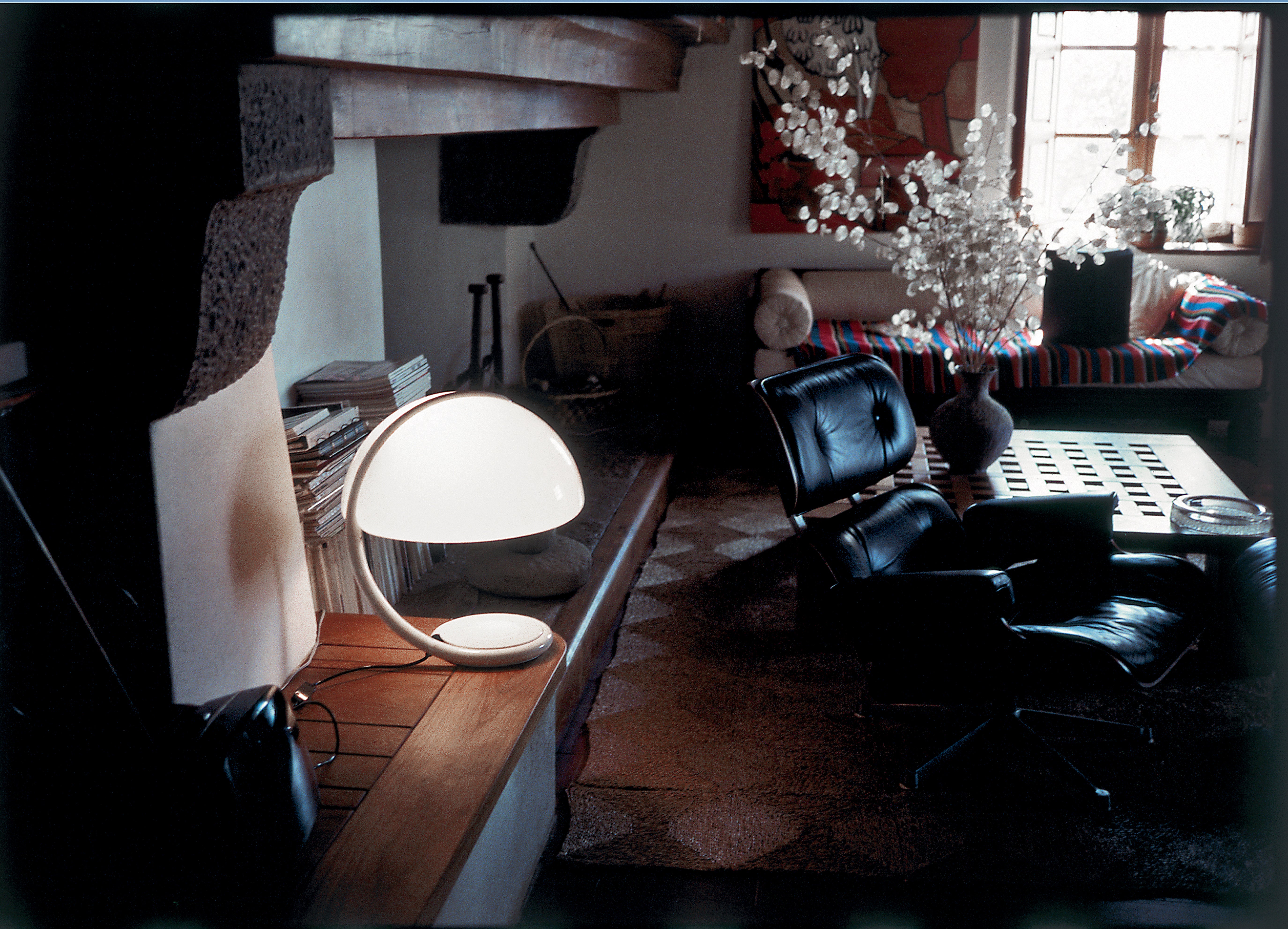 Lampa stołowa SERPENTE opalowy klosz z białą podstawą