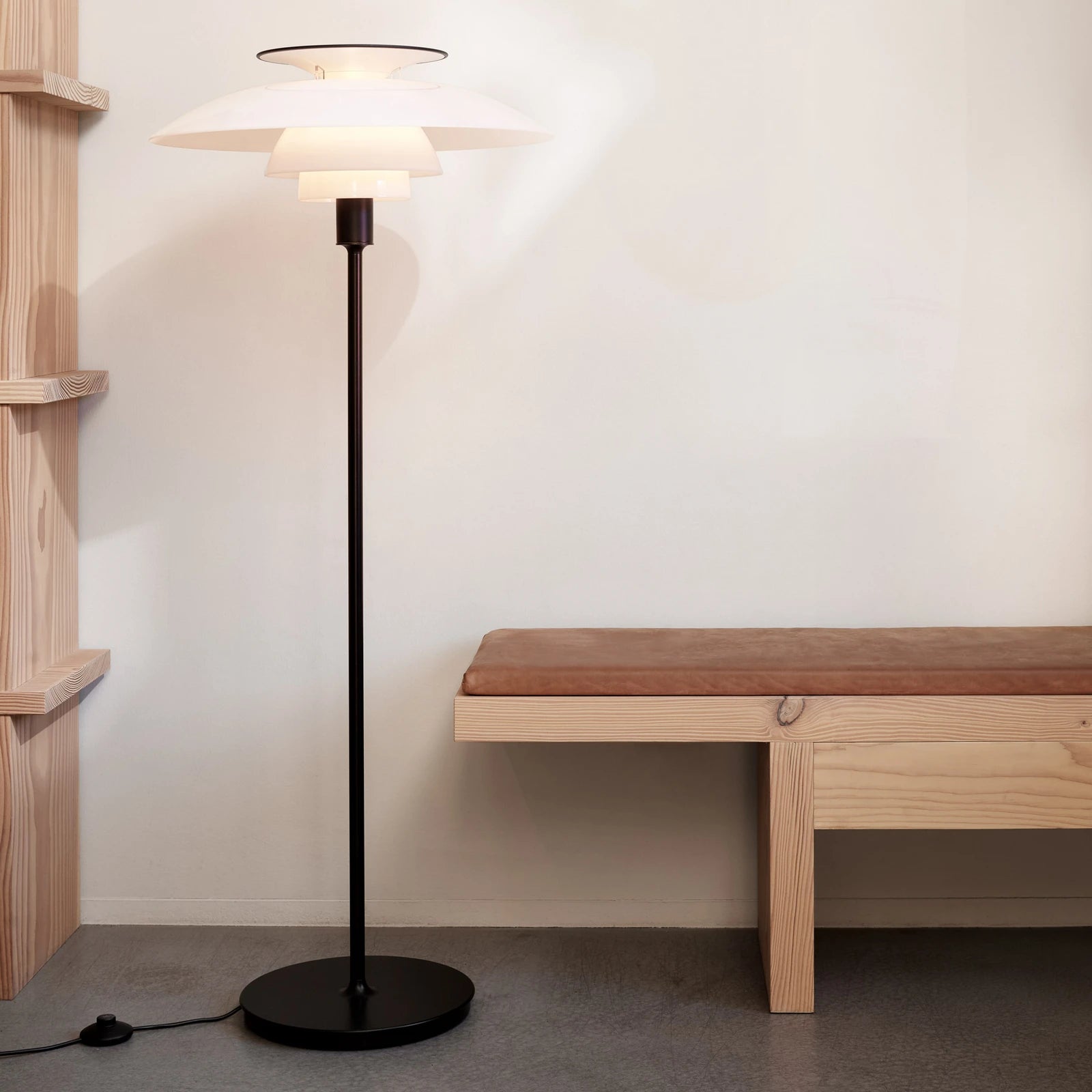 PH 80 floor lamp white with black base