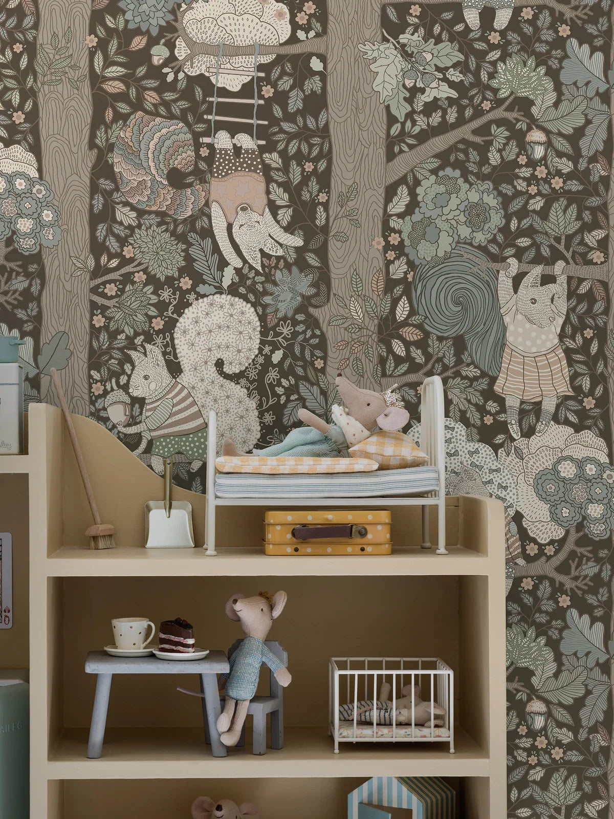 Tapeta dziecięca z motywem baśniowego lasu CHARLIE brązowy z białym