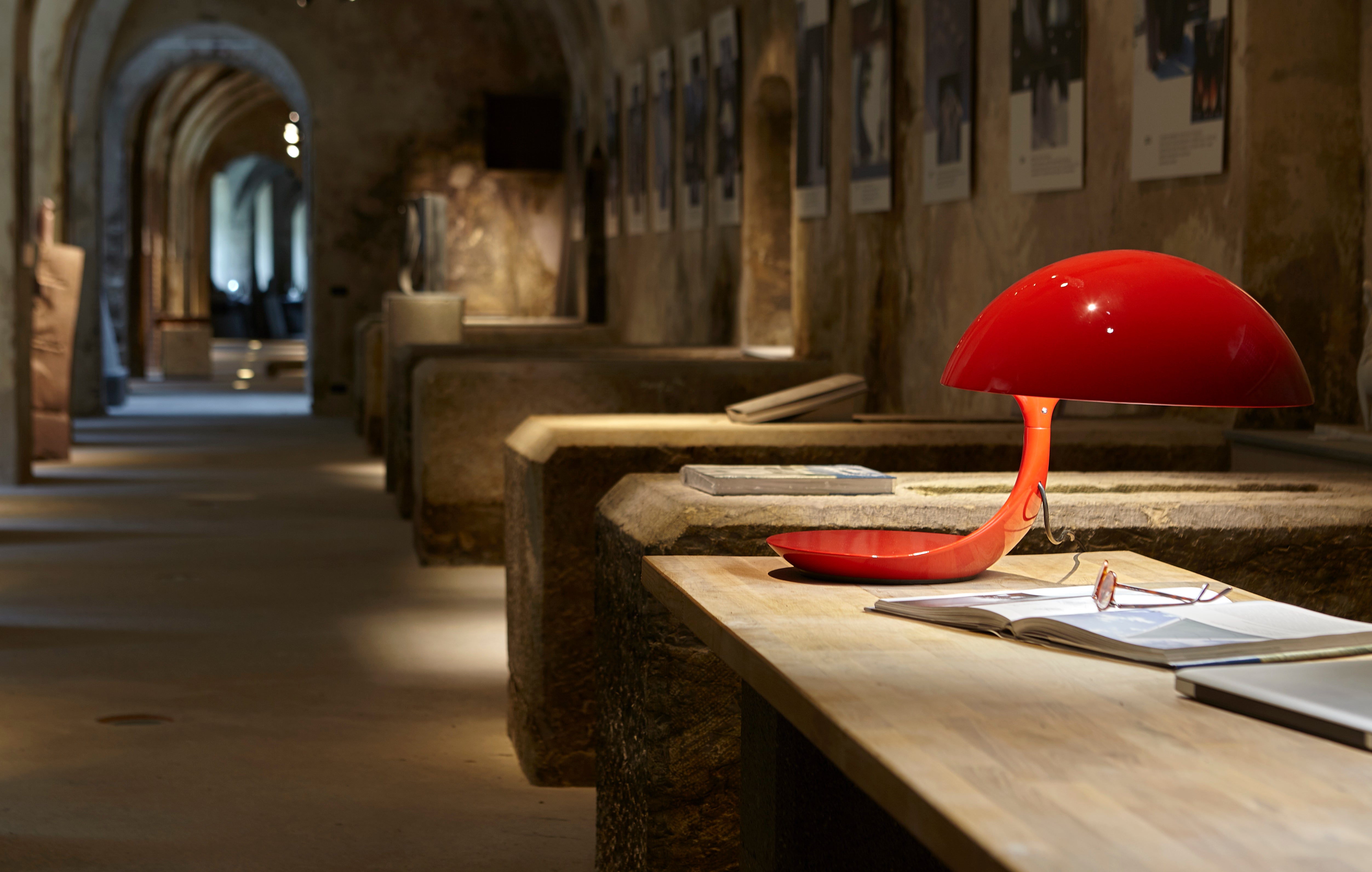 Tischlampe COBRA in glänzendem Rot