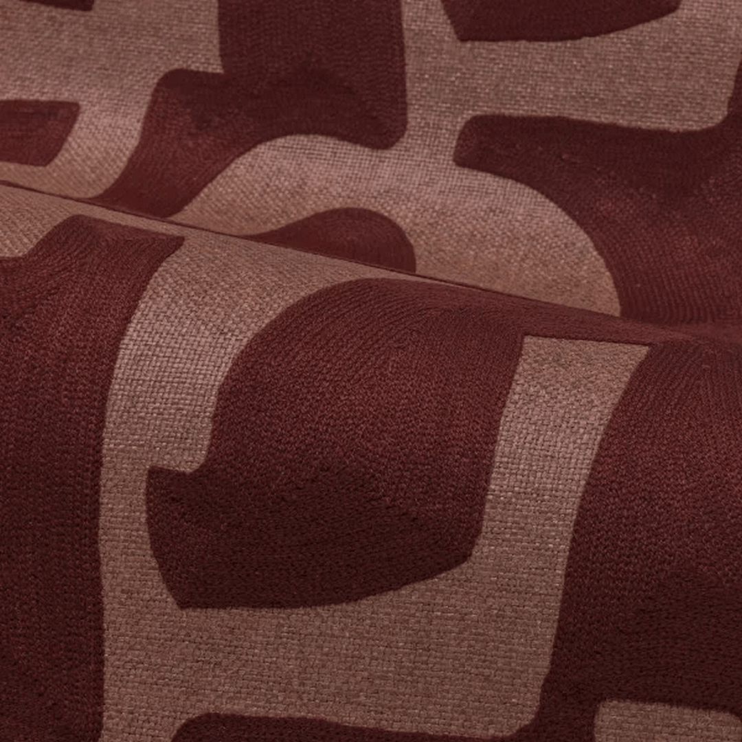 Tapeta haftowana ze wzorem geometrycznym SONATE - ROUGE SIENNE BRULÉE czerwonobrązowy