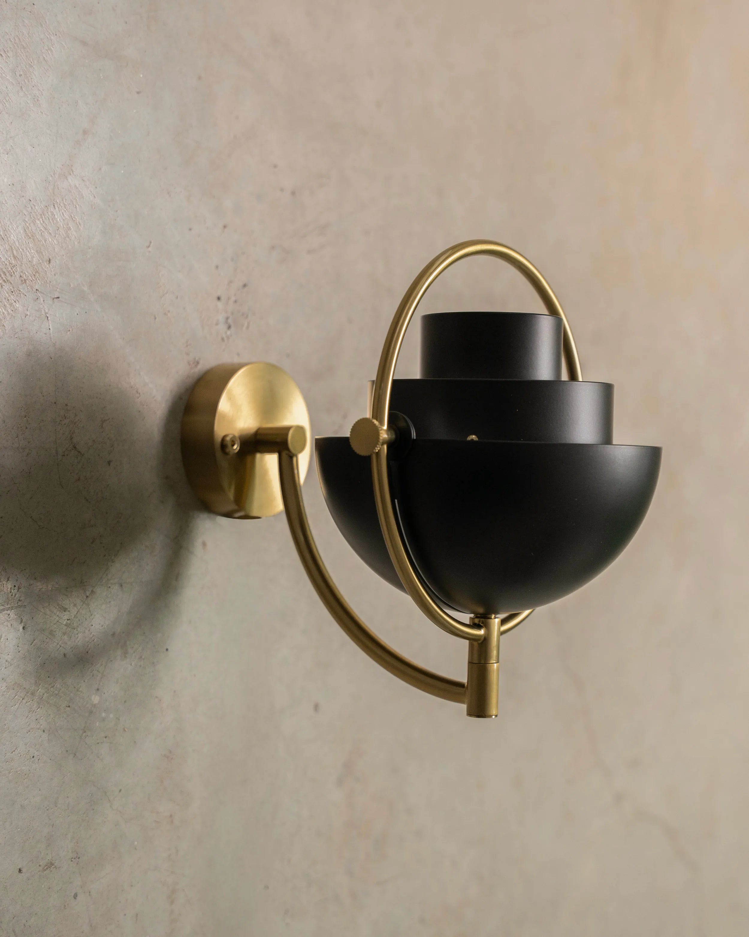 MULTI-LITE wall lamp in black with a brass base