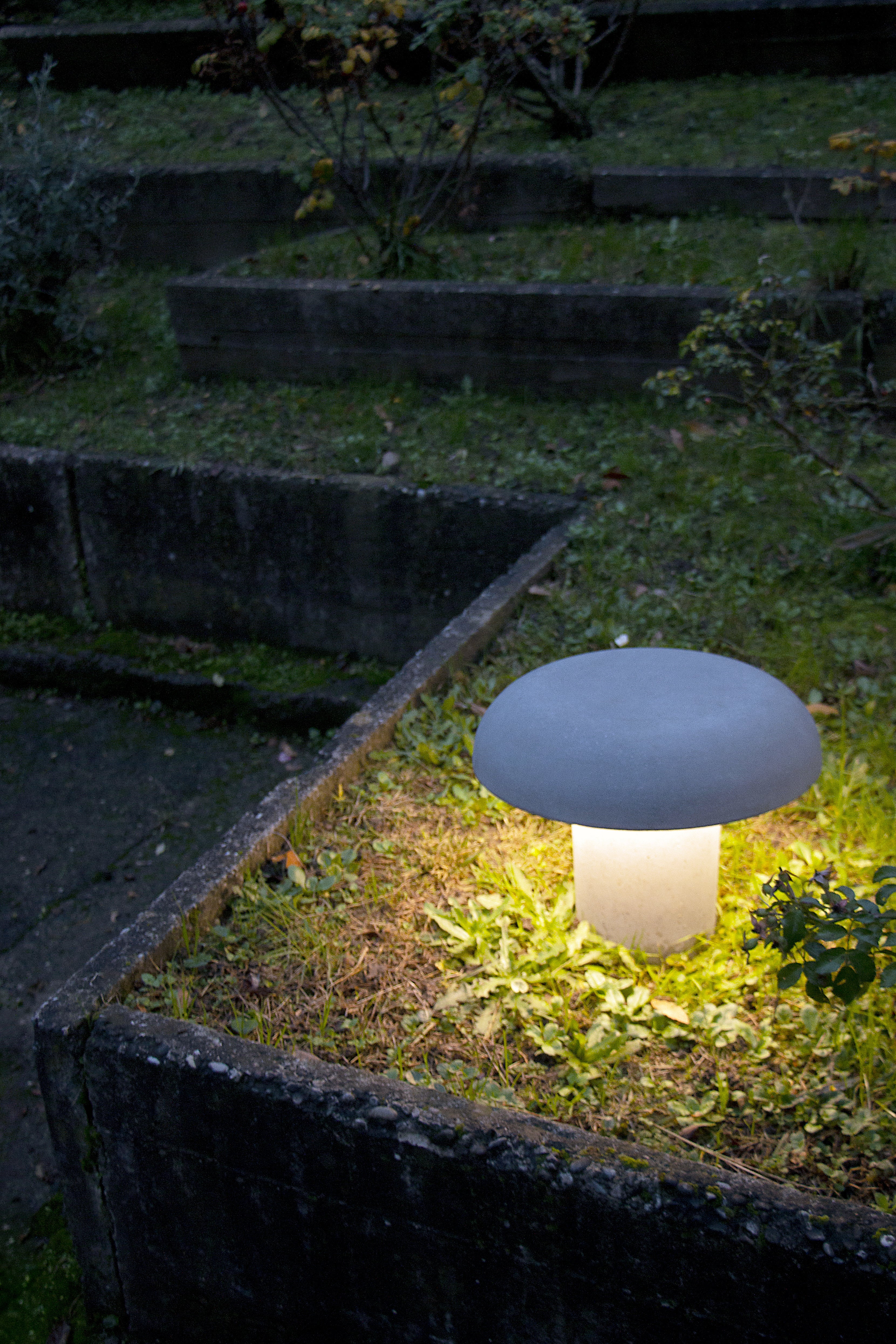 Lampa zewnętrzna AMANITA szary beton na taras i do ogrodu – Martinelli Luce