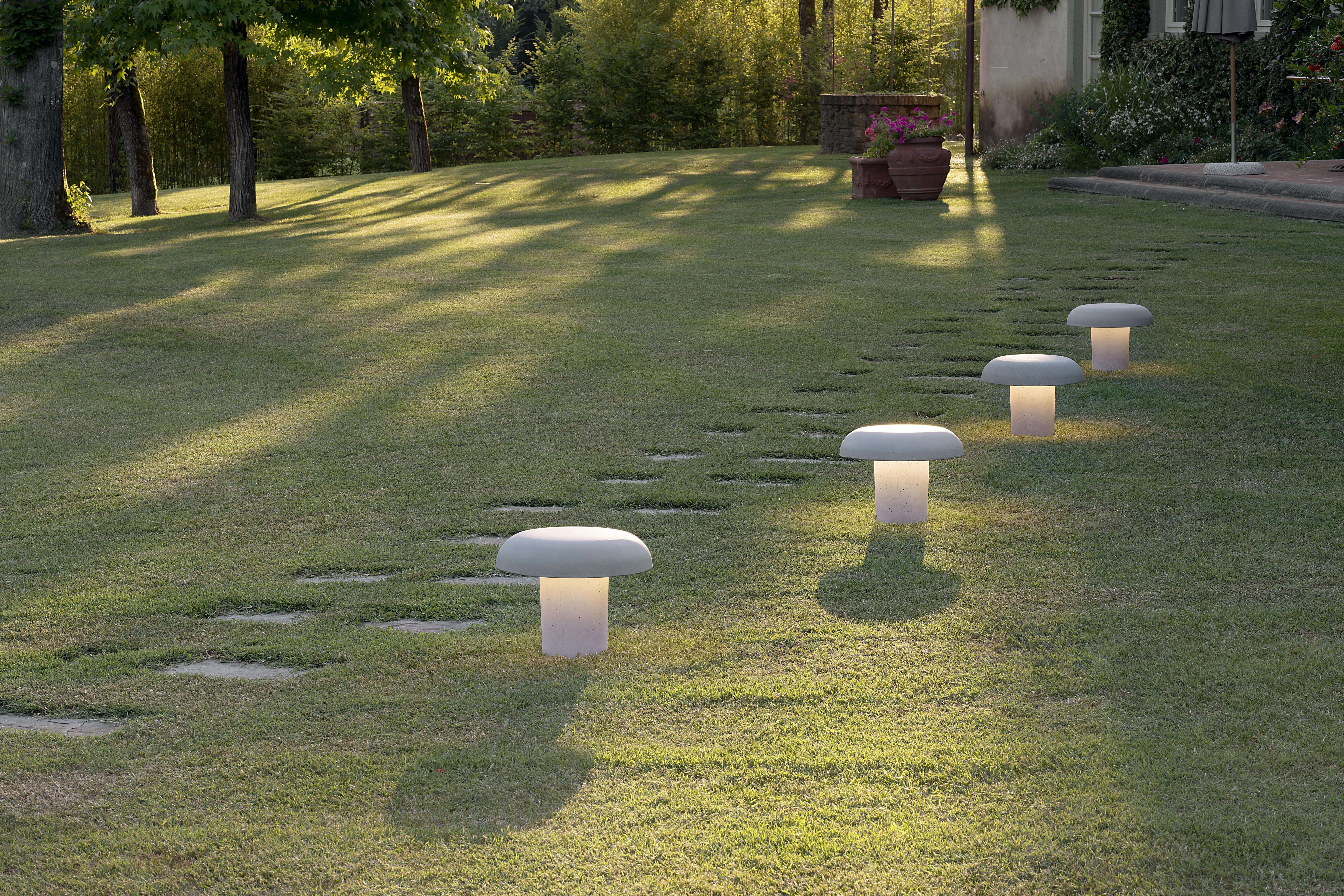 Lampa zewnętrzna AMANITA szary beton na taras i do ogrodu