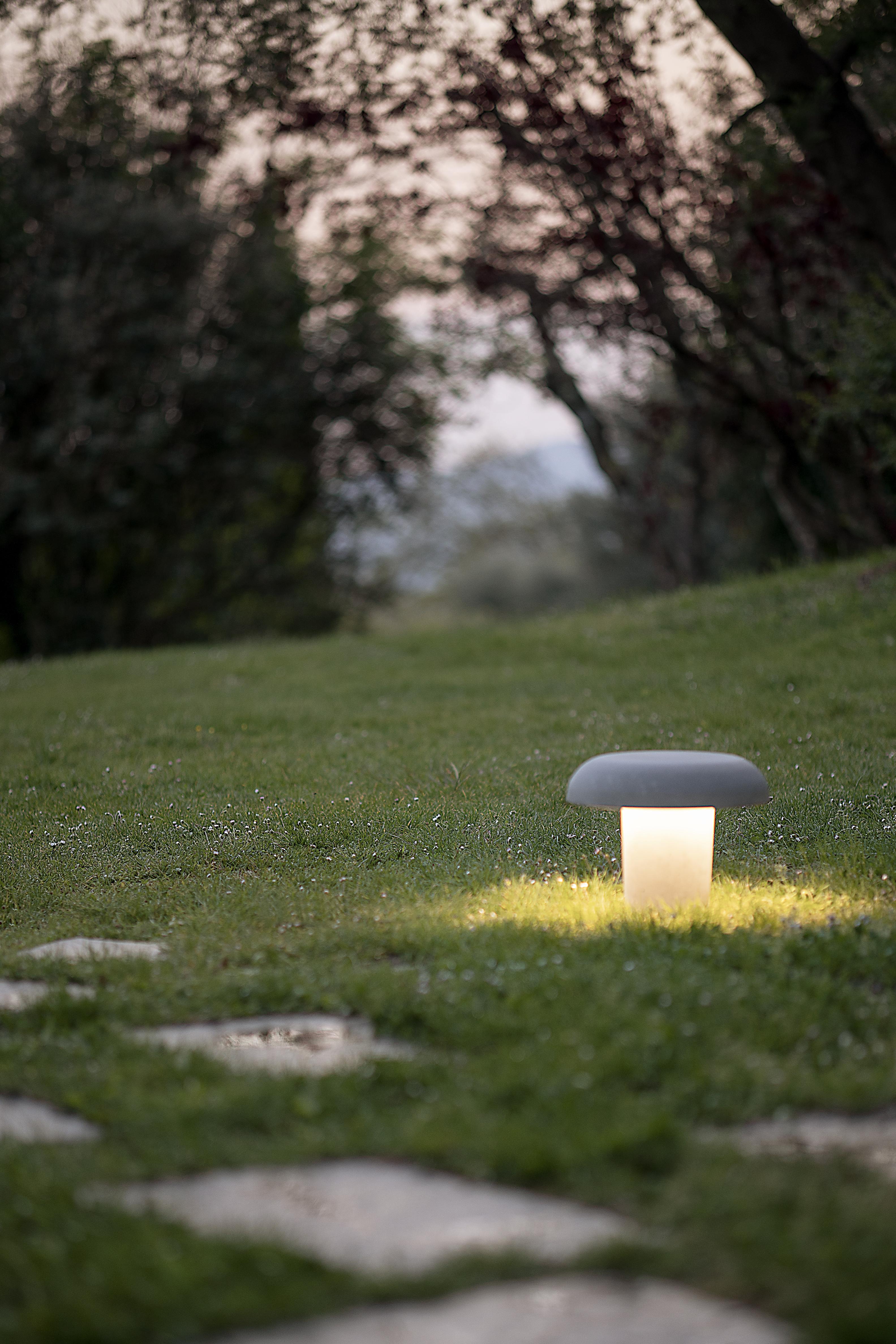 Lampa zewnętrzna AMANITA szary beton na taras i do ogrodu – Martinelli Luce