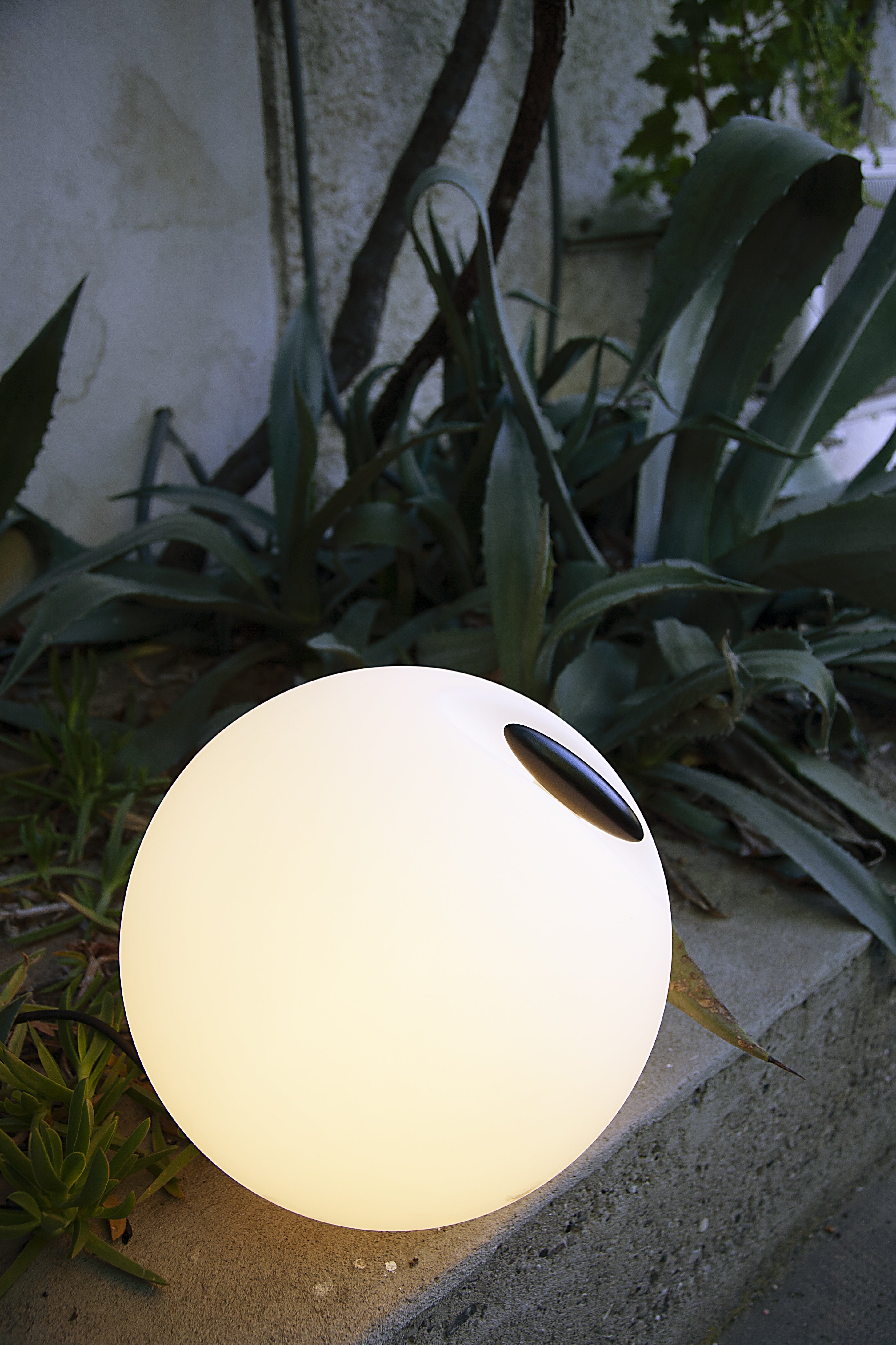 Lampa podłogowa zewnętrzna BOWL biały