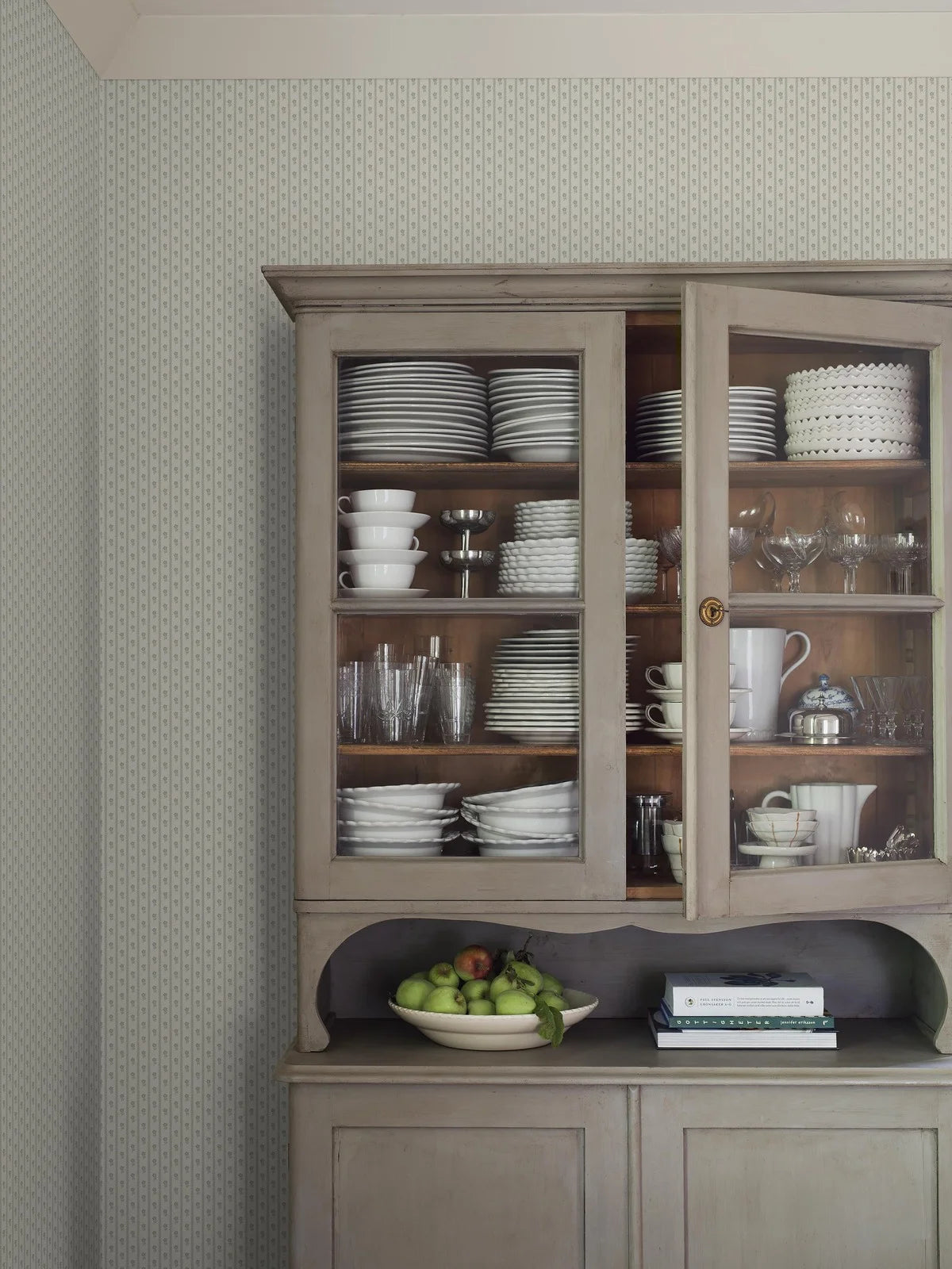 Tapete mit Pflanzenmotiv LILLA LYCKAN beige mit grün