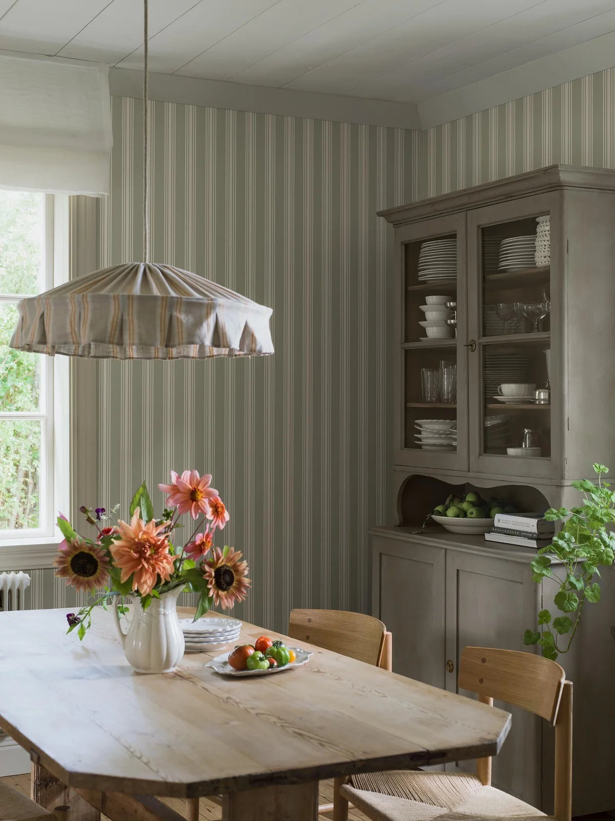 Tapeta w paski GUNNEBO zielony z białym