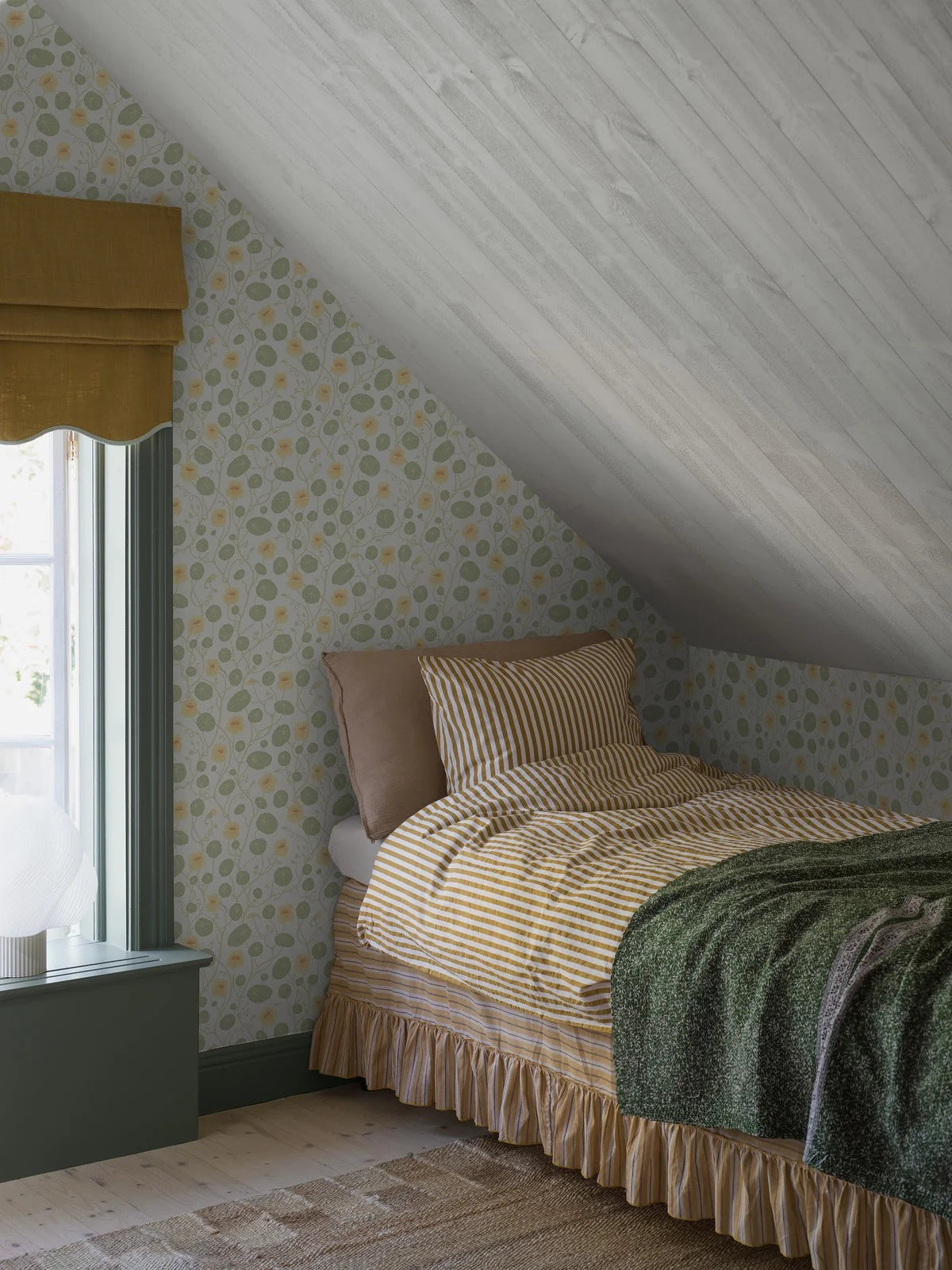 Tapete mit Pflanzenmotiv KRASSE weiß mit grünem [Klaudia] [Amelia spr]