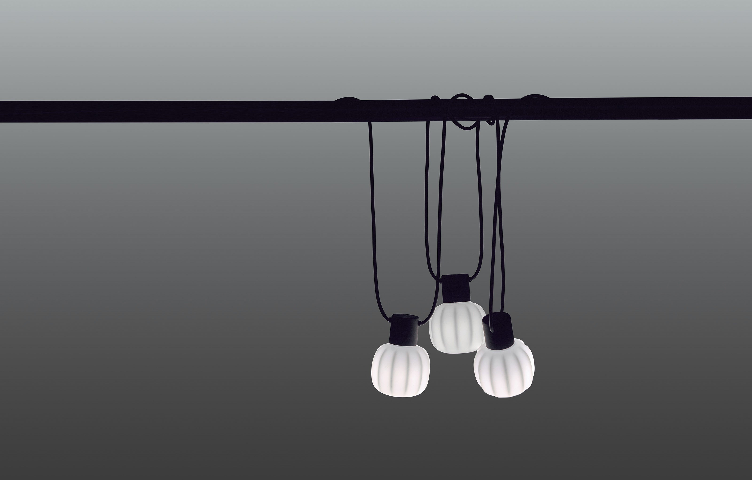 Lampa wisząca zewnętrzna KIKI biały z czarnym