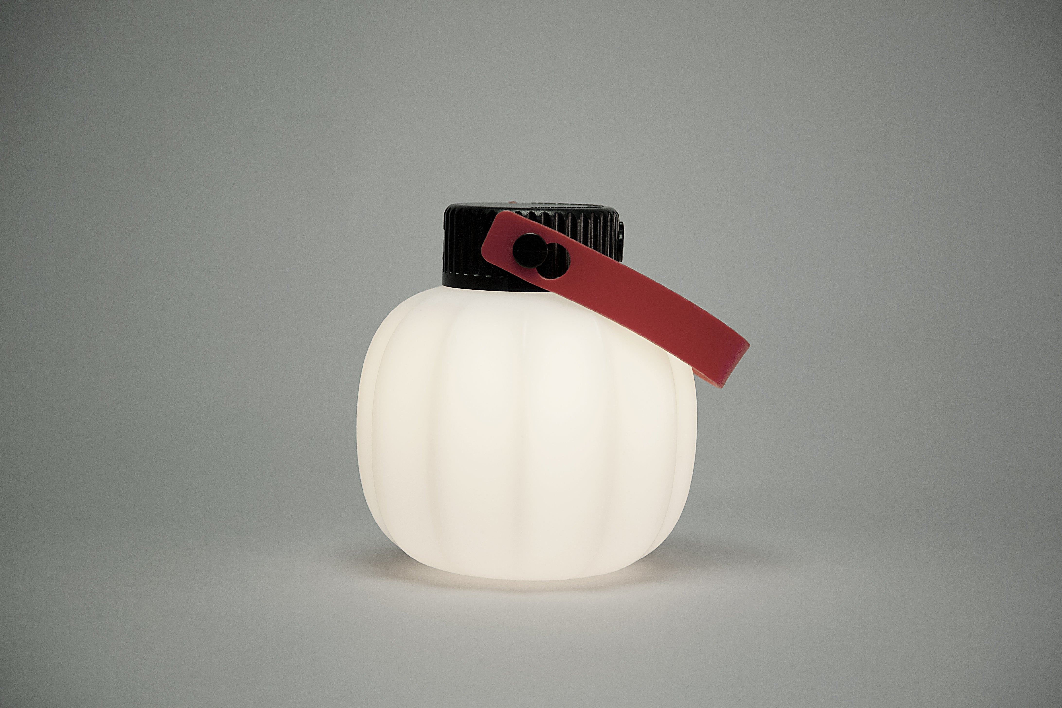 Lampa przenośna zewnętrzna KIKI biały z silikonowym uchwytem