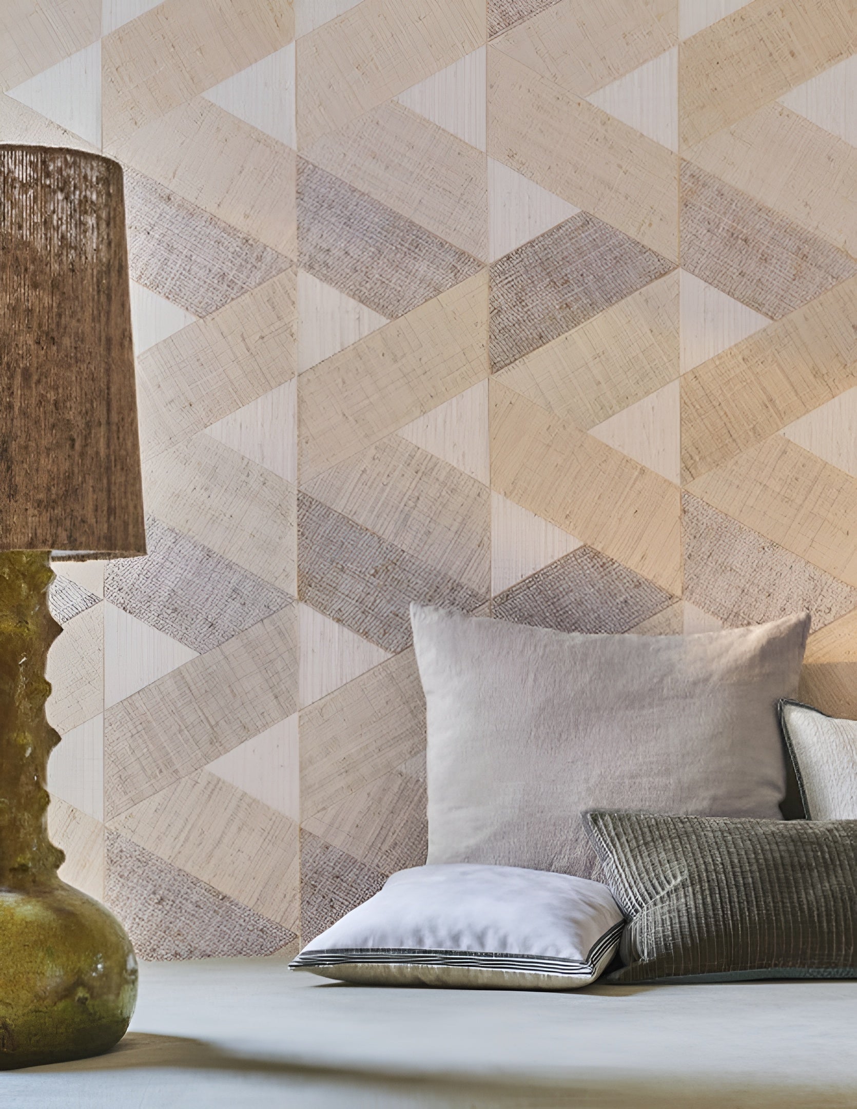 Natural wallpaper with a geometric pattern made of raffia SOLAL - WHITE with beige