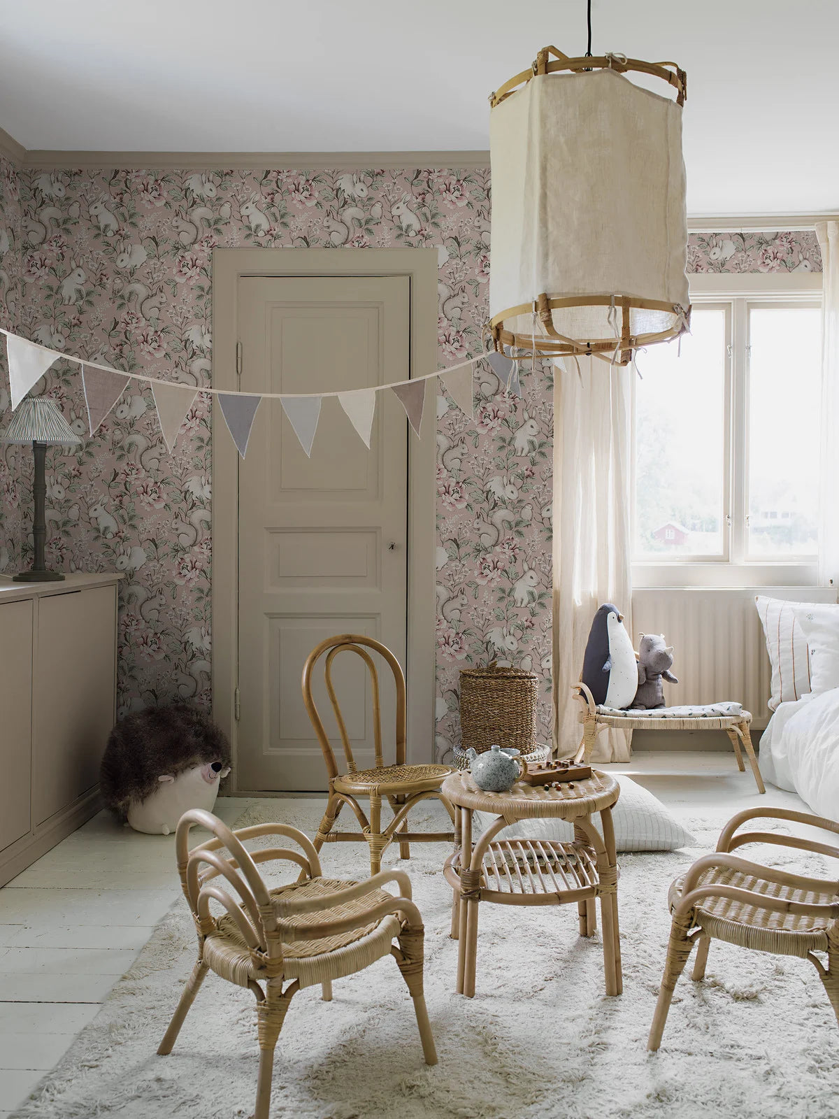 Tapete für Kinder mit pflanzlichem und tierischem Motiv MAGIC FOREST puderrosa