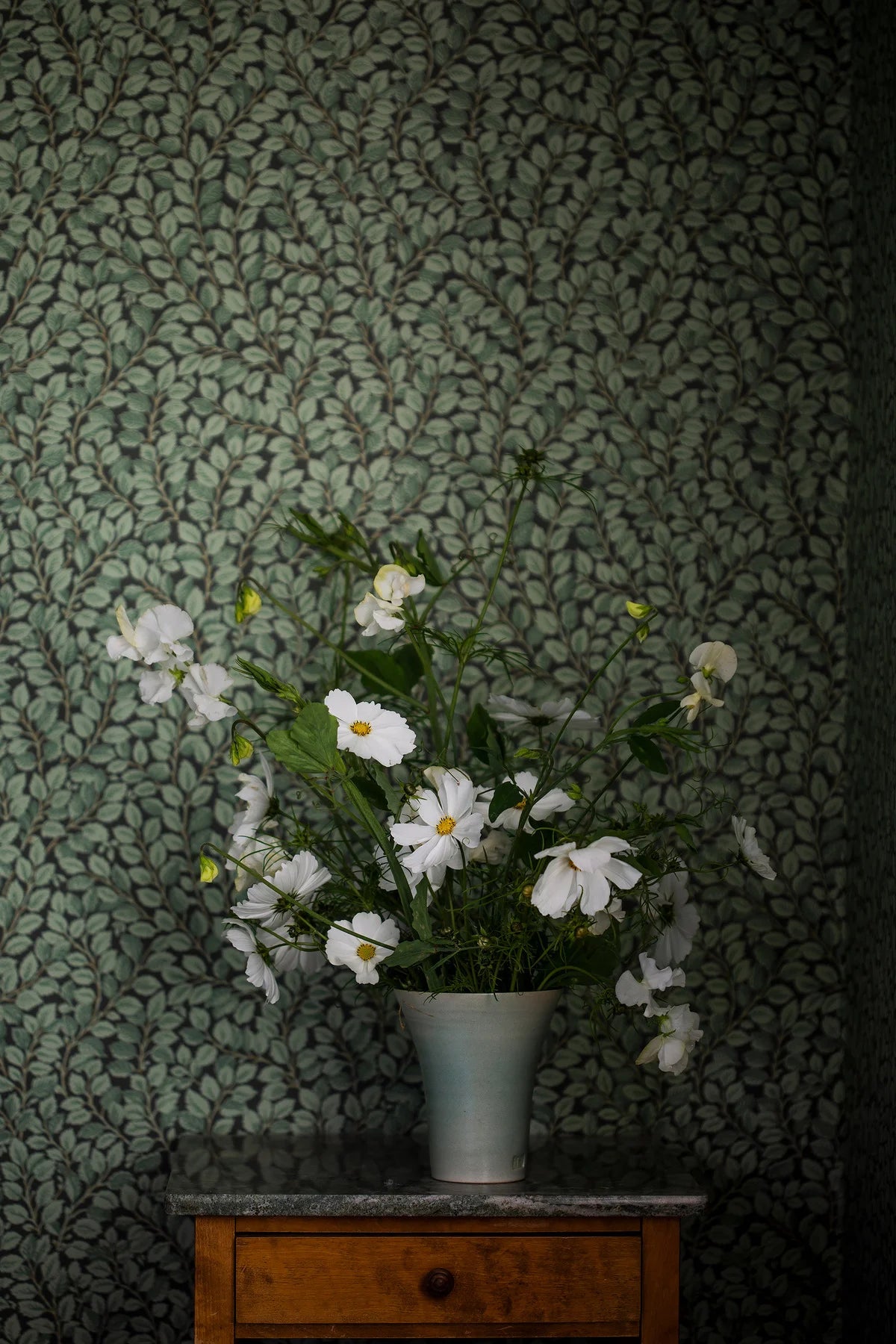 Tapeta z motywem roślinnym liści HAZEL zielony