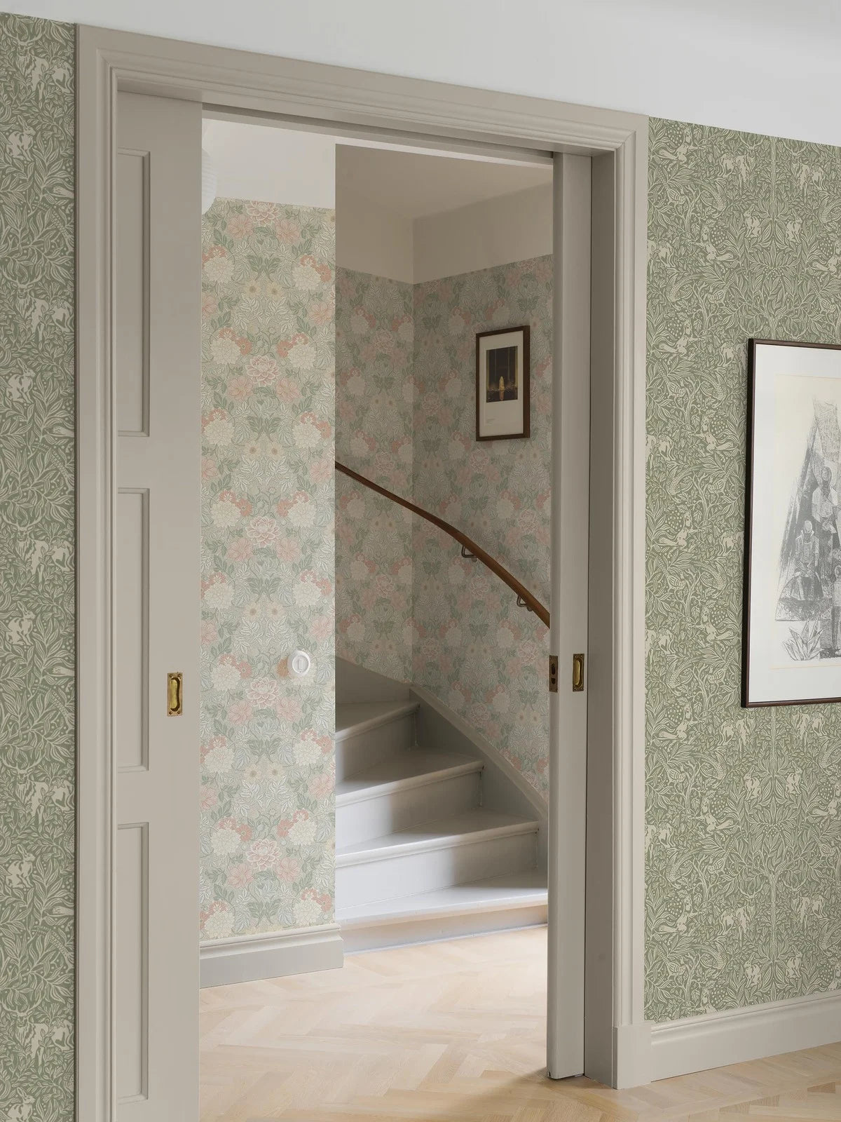 Tapeta flizelinowa papierowa z roślinnym wzorem DAHLIA GARDEN jasny zielony z białym i różowym