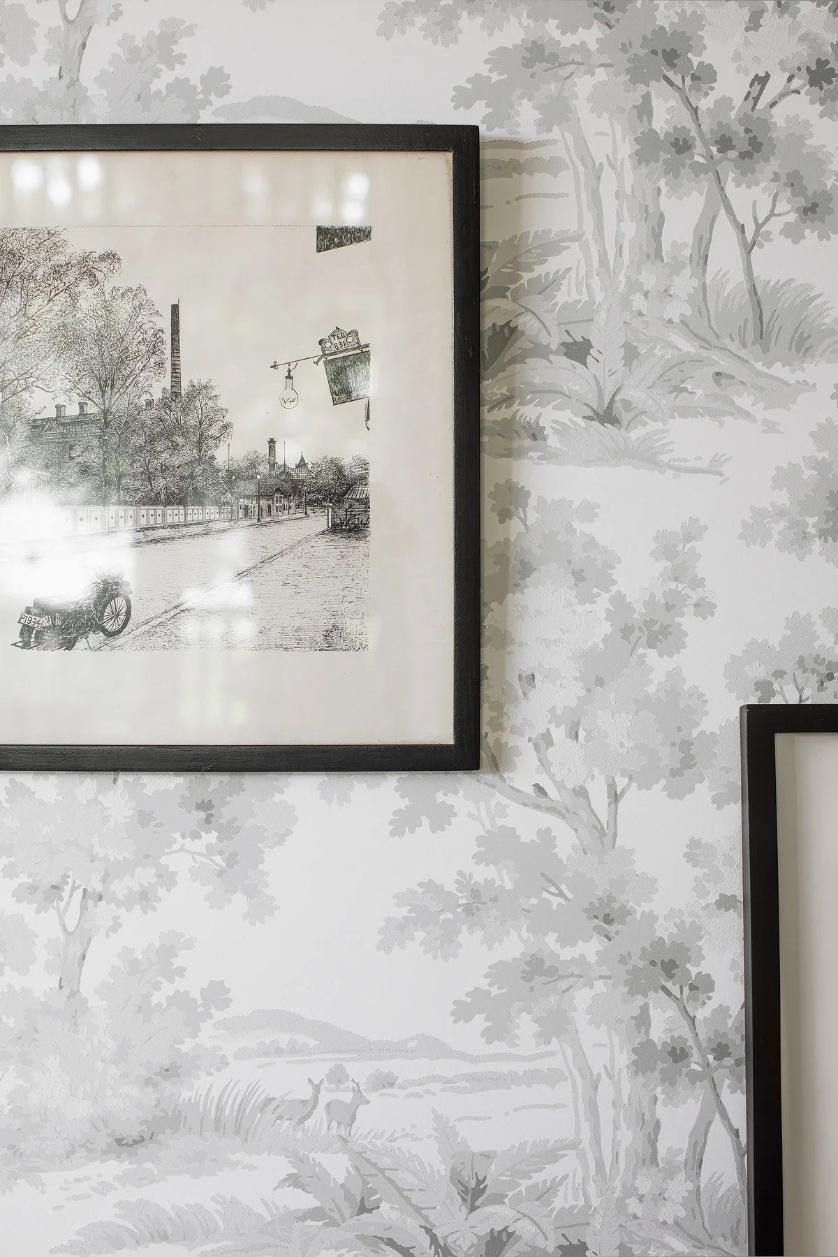 Tapeta flizelinowa papierowa z roślinnym wzorem COUNTRYSIDE MORNING biały z szarym