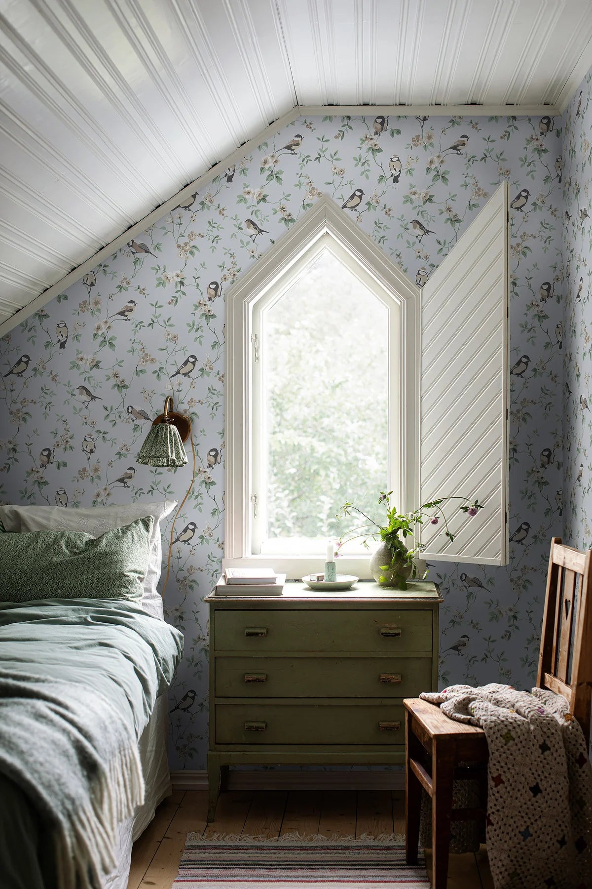 Tapeta ze zwierzęcym motywem ptaków FALSTERBO BIRDS niebieski z zielonym