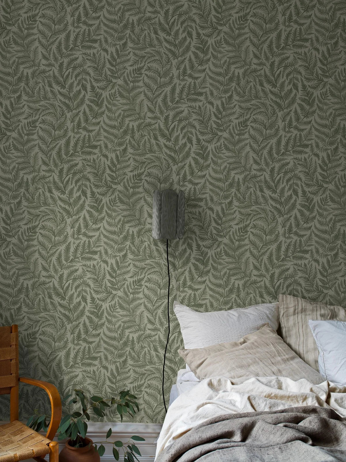 Non-woven paper wallpaper with a plant pattern FERNS green