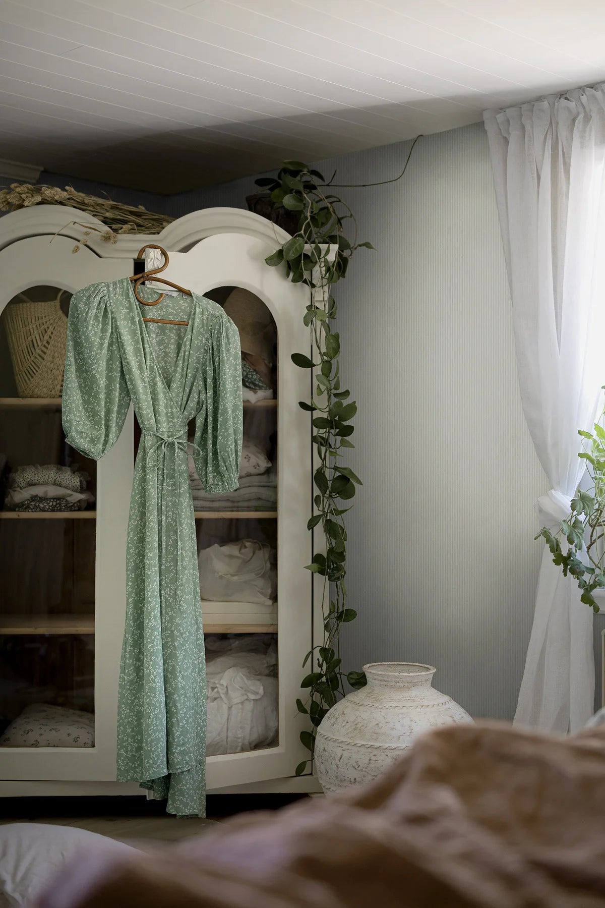 Tapeta strukturalna imitująca len w paski POLKA STRIPE zielony z beżowym