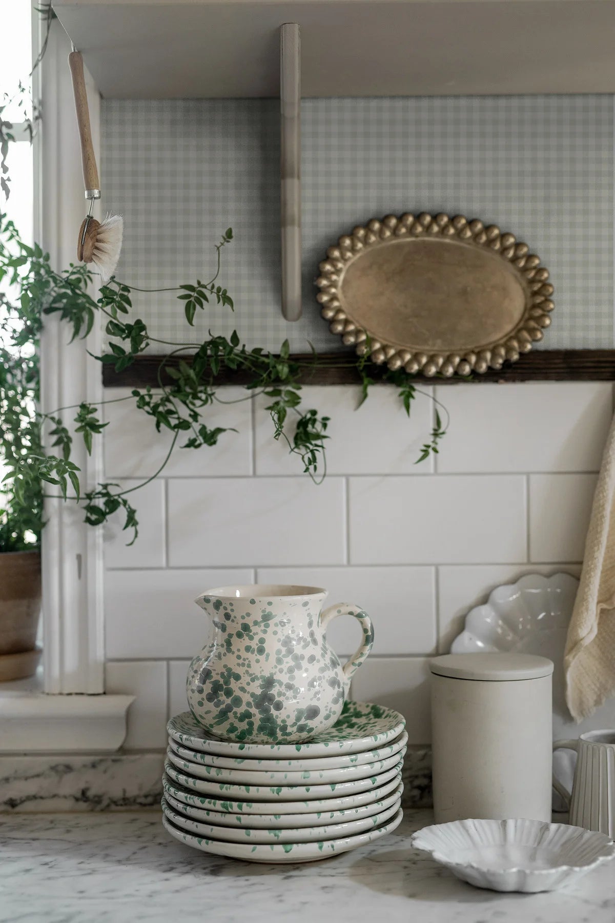 Strukturierte Tapete, die Leinen im Karomuster imitiert, PICNIC CHECK grün mit weiß