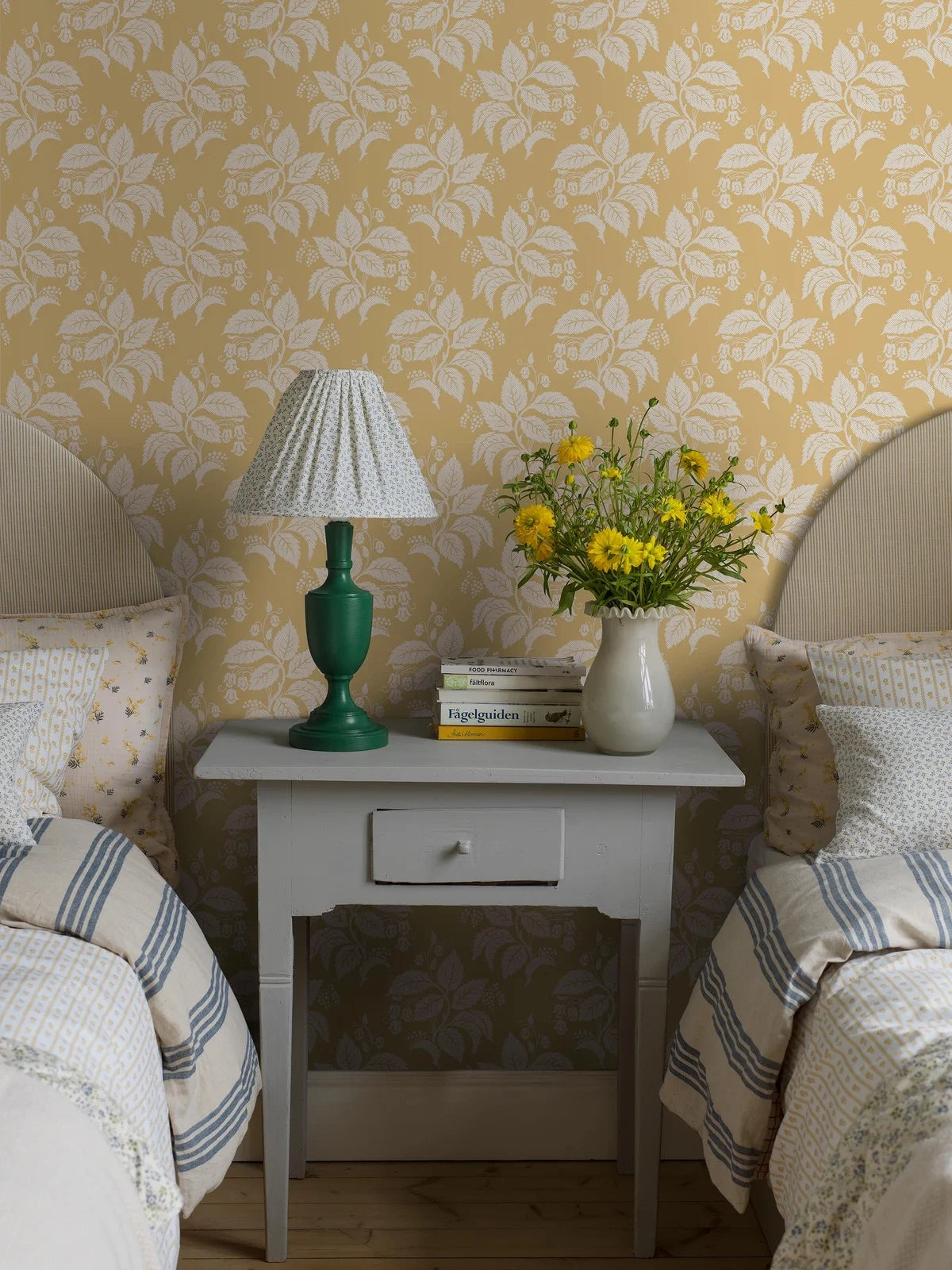 Non-woven paper wallpaper with a plant pattern TENGBERGSKA yellow with white