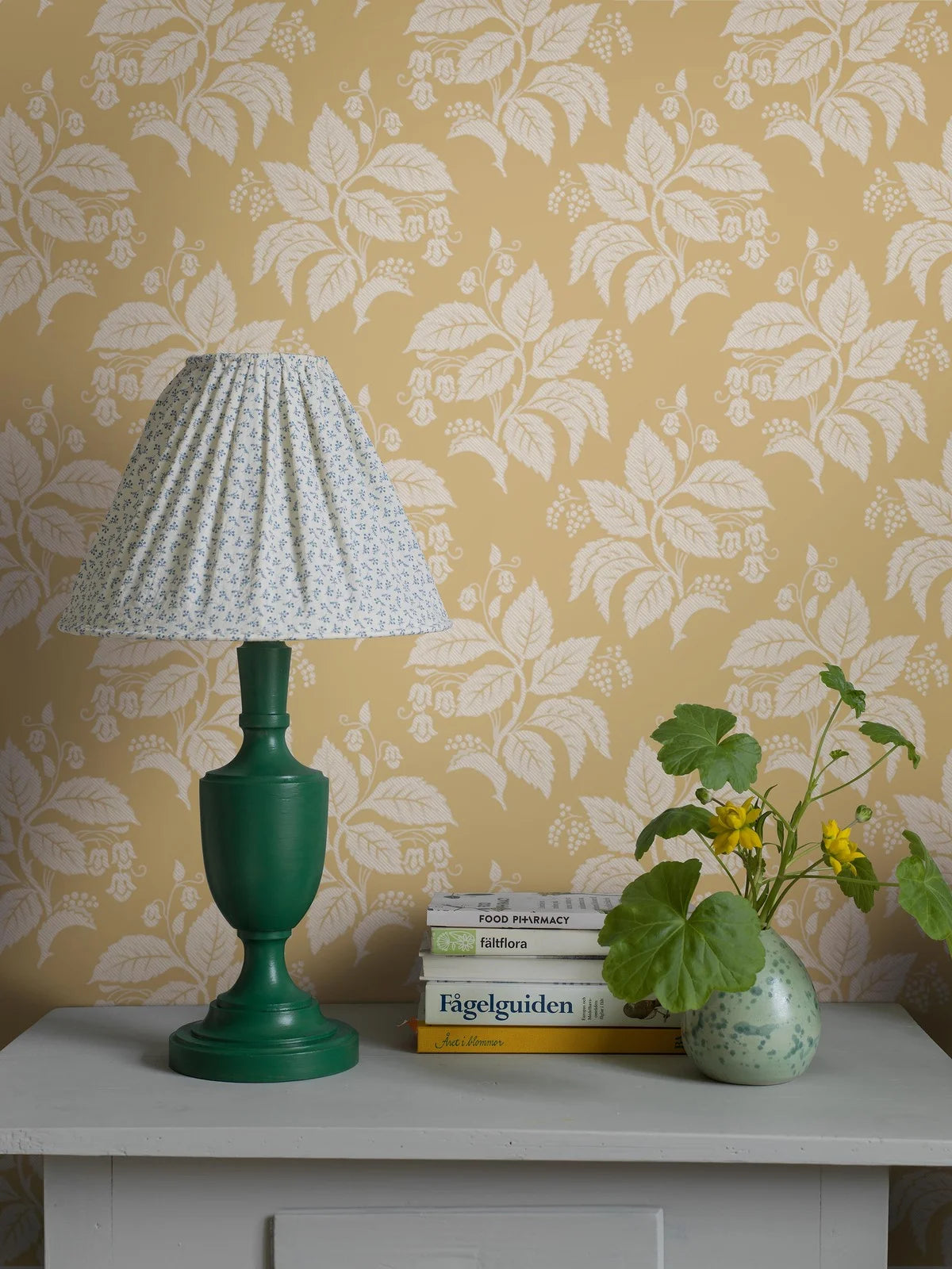 Non-woven paper wallpaper with a plant pattern TENGBERGSKA yellow with white
