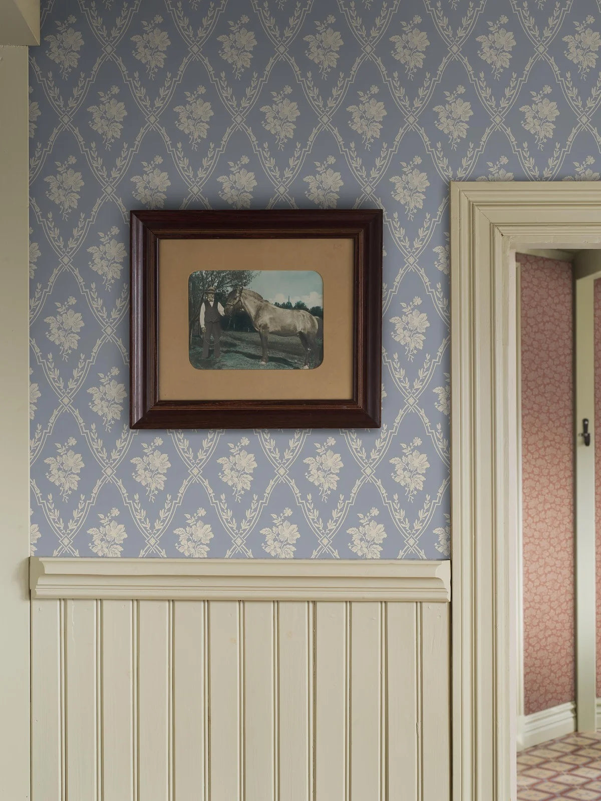 VÄSTIGÅRN blaue Vlies-Tapete mit pflanzlichem Muster