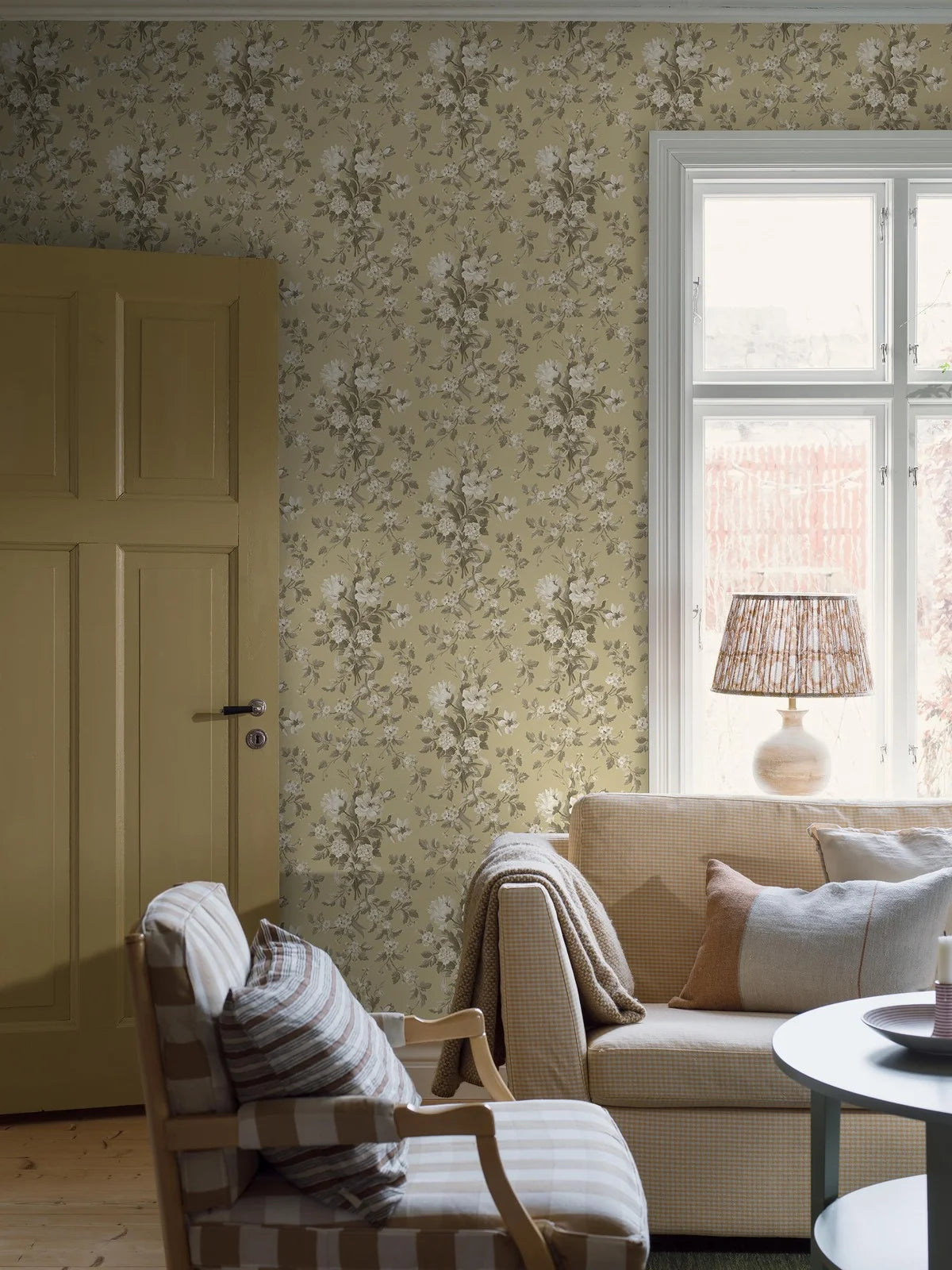Tapeta flizelinowa papierowa z roślinnym wzorem TULLGARN beżowy z zielonym