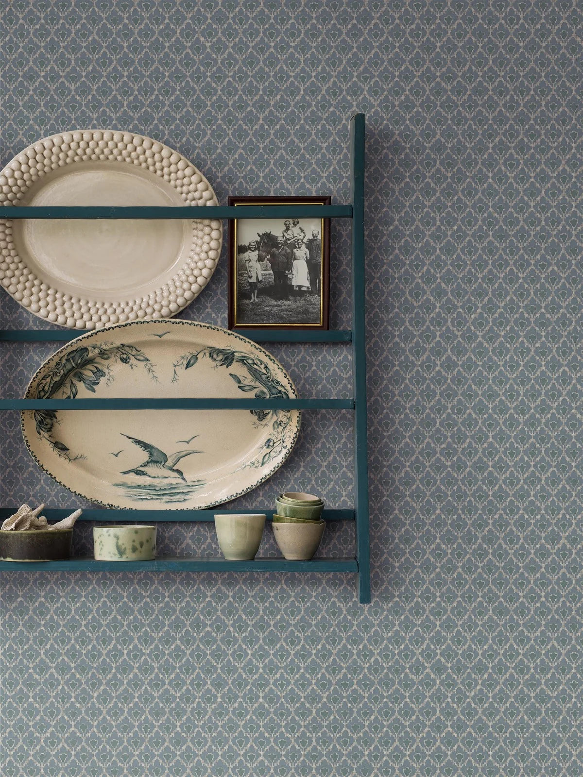 Tapeta flizelinowa papierowa z geometrycznym wzorem SVEA niebieski