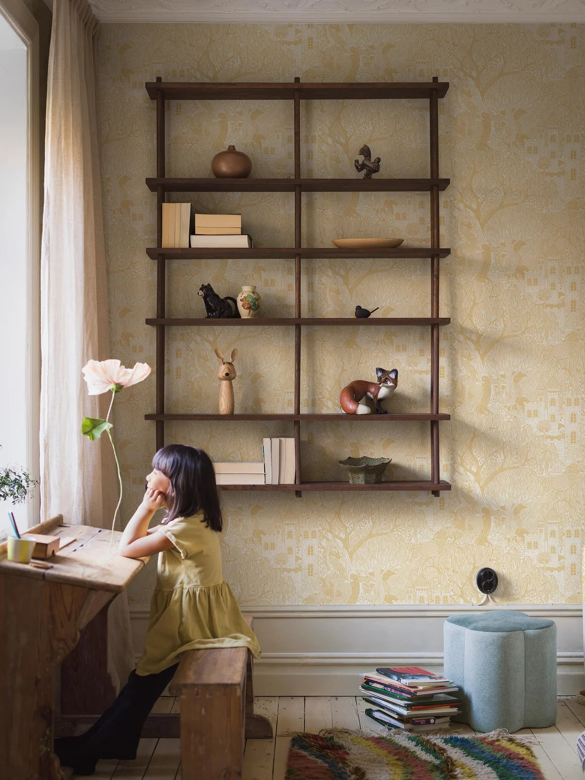 Tapeta dziecięca z motywem baśni KINGDOM OF THE WILLOW żółty