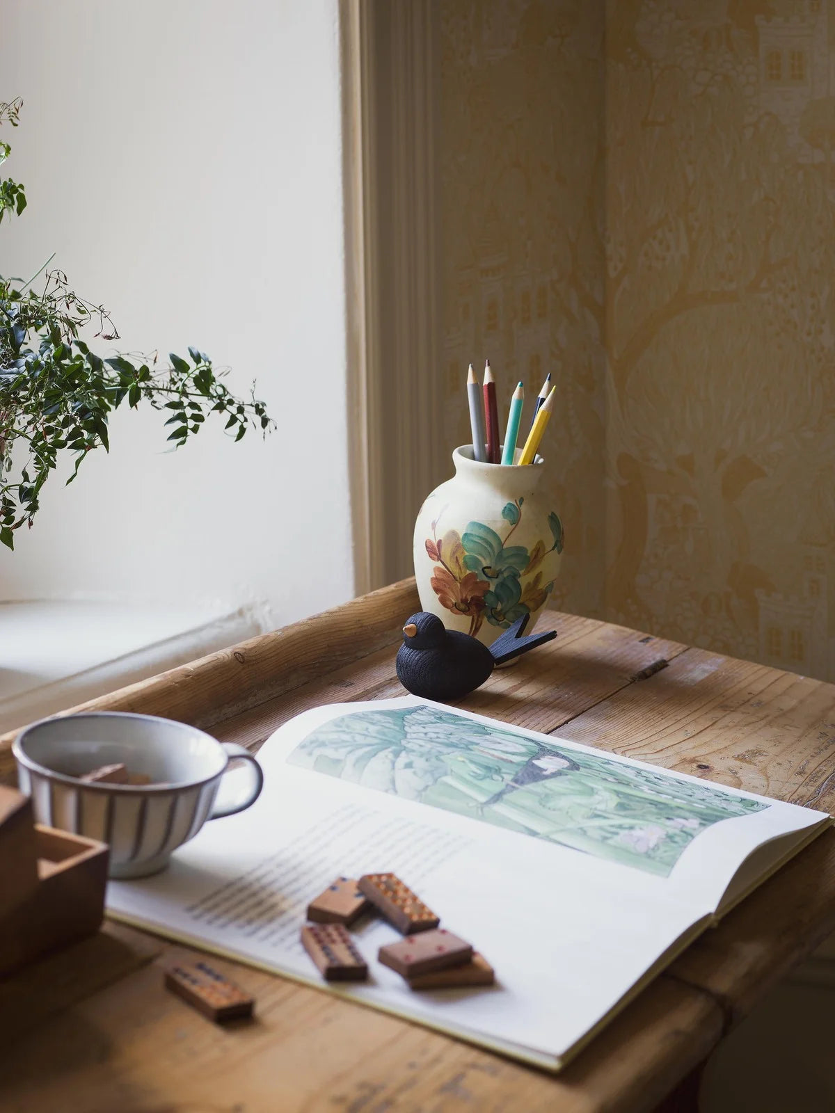 Tapeta dziecięca z motywem baśni KINGDOM OF THE WILLOW żółty