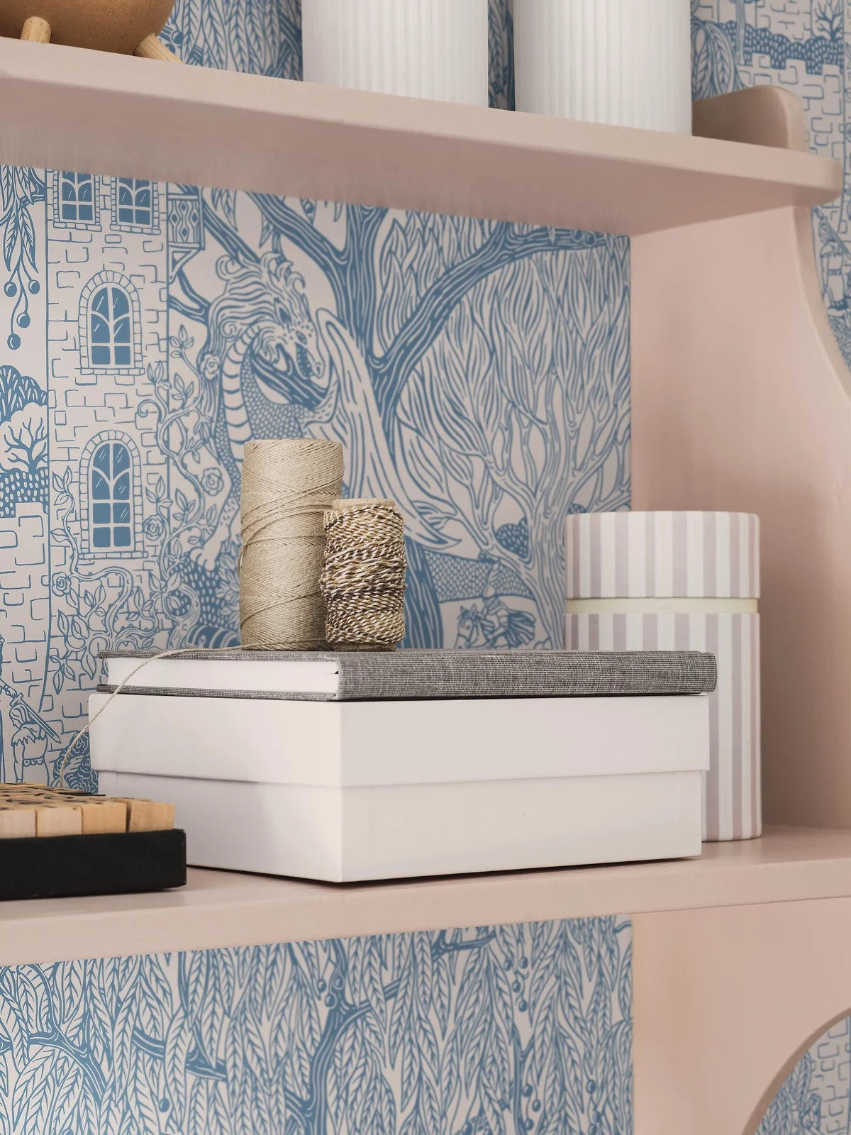 Tapeta dziecięca z motywem baśni KINGDOM OF THE WILLOW niebieski