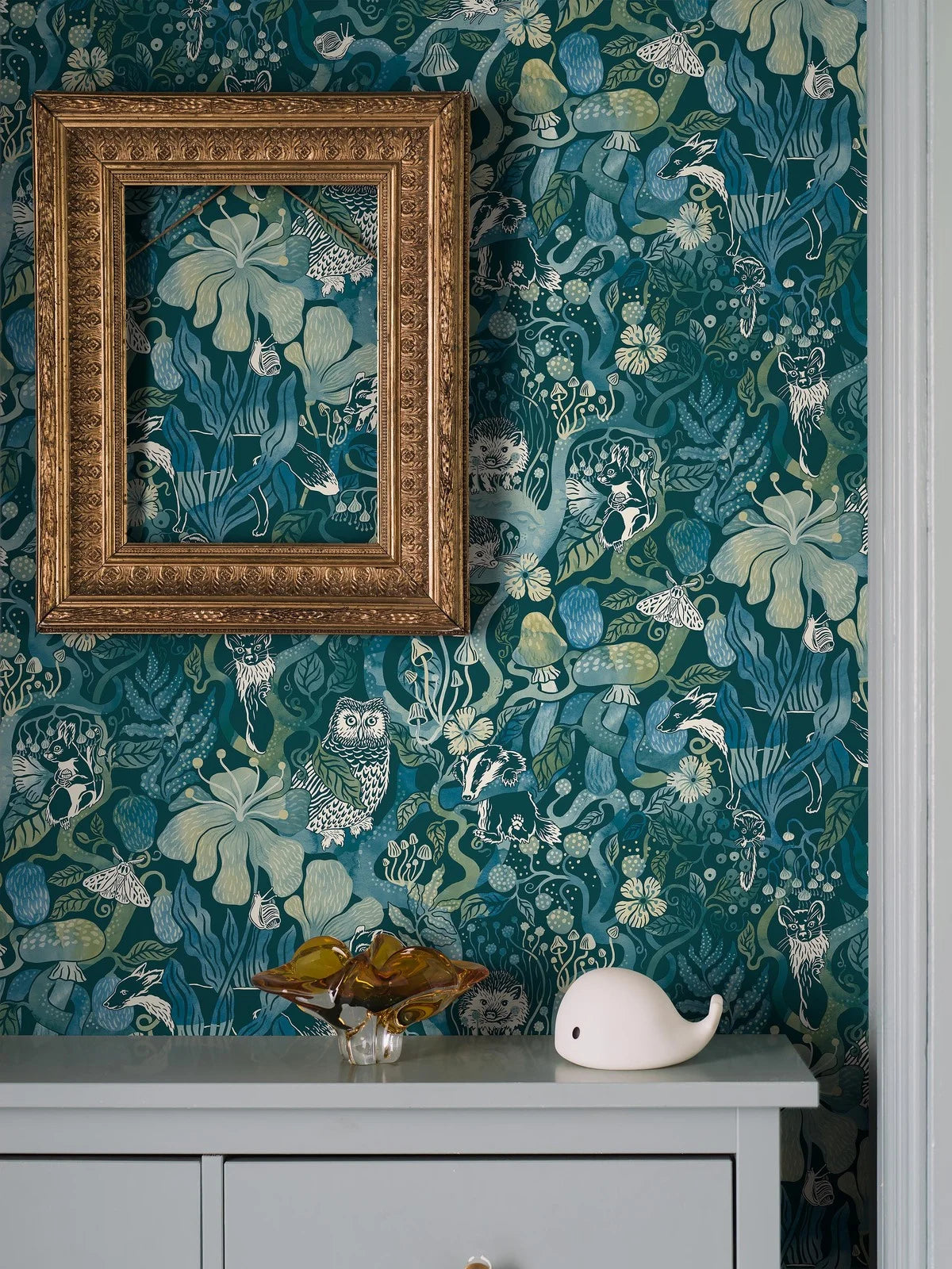 Kinder-Tapete mit dem Motiv des märchenhaften Waldes MAGIC WOODS in Türkis