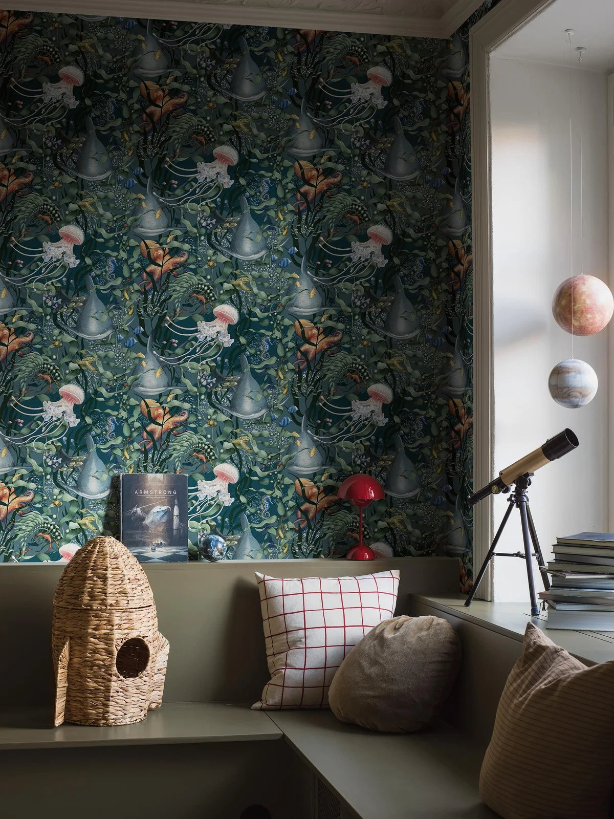 Tapeta dziecięca z motywem morskich zwierząt UNDERWATER MAGIC ciemny niebieski