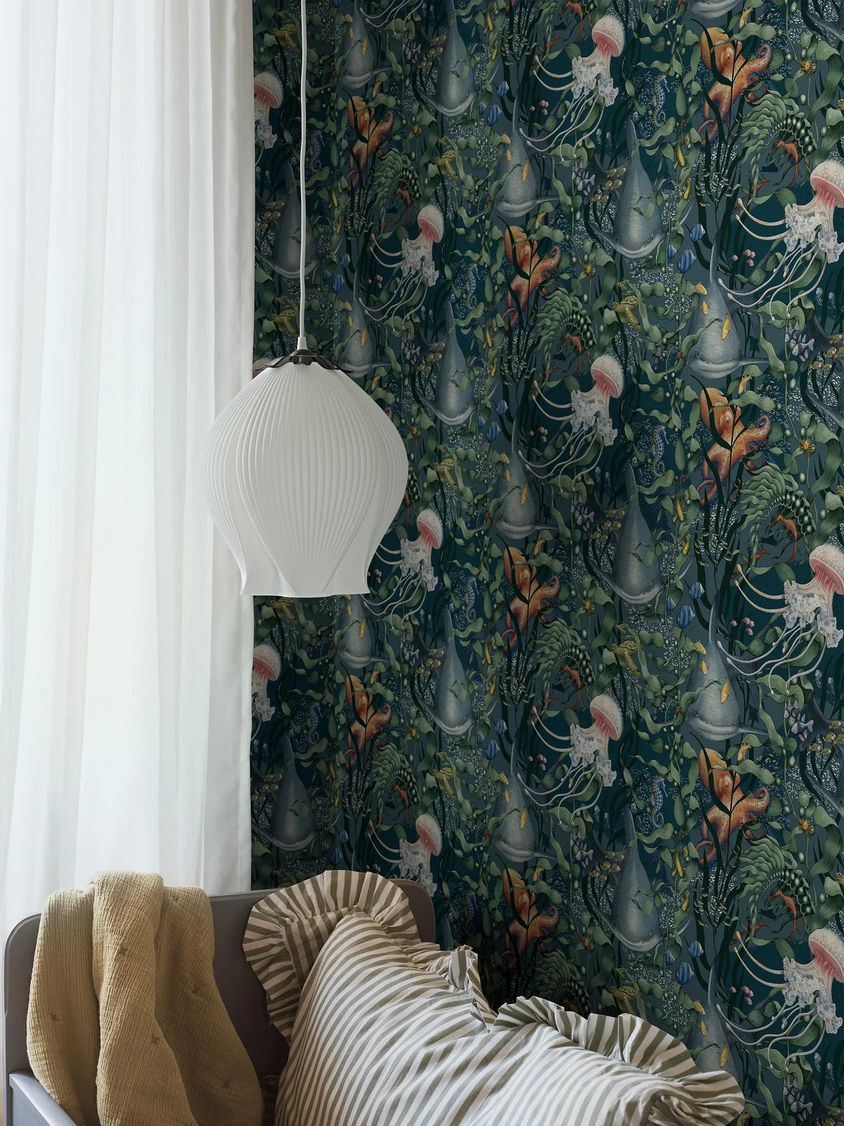 Tapeta dziecięca z motywem morskich zwierząt UNDERWATER MAGIC ciemny niebieski